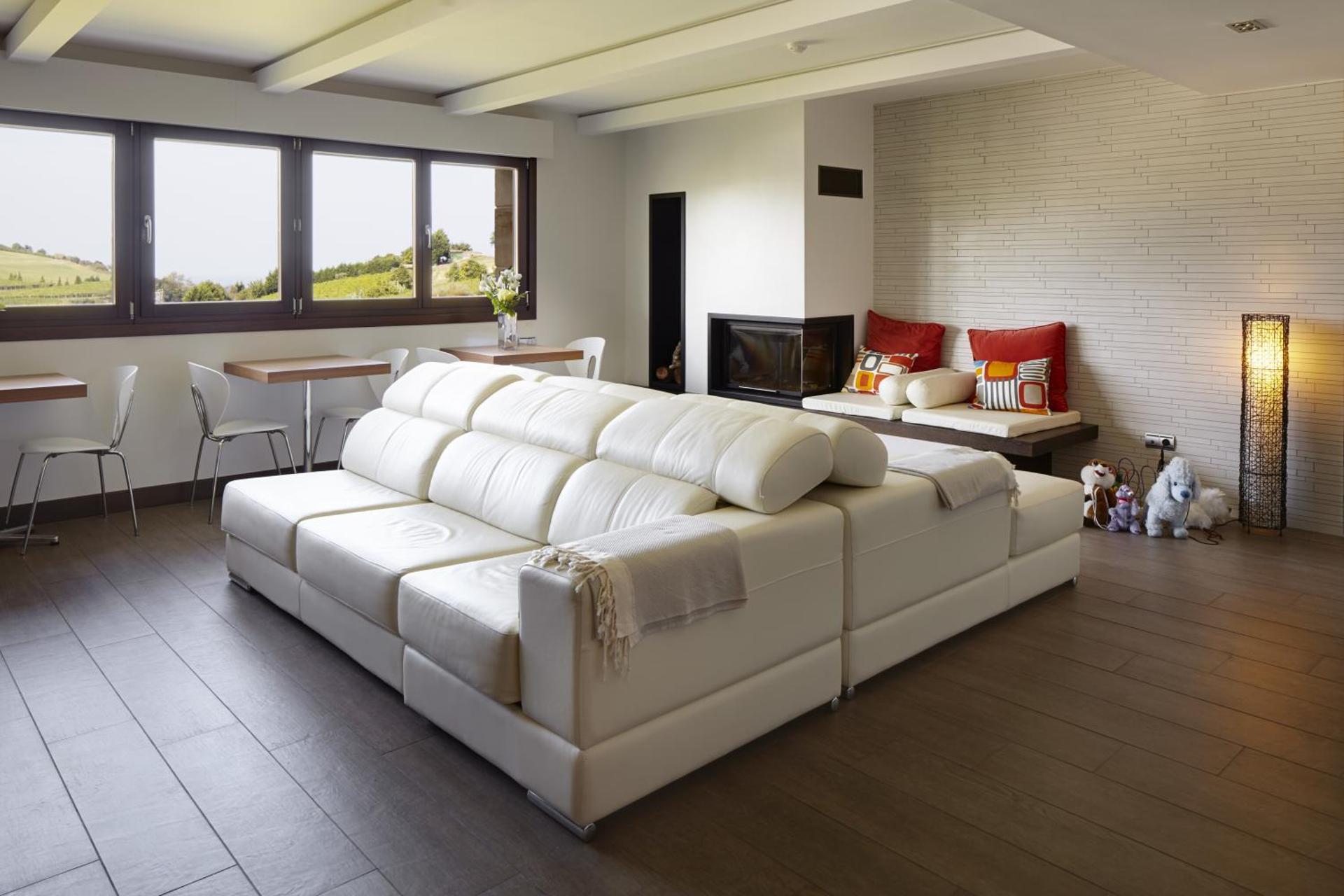 Communal lounge/ TV room