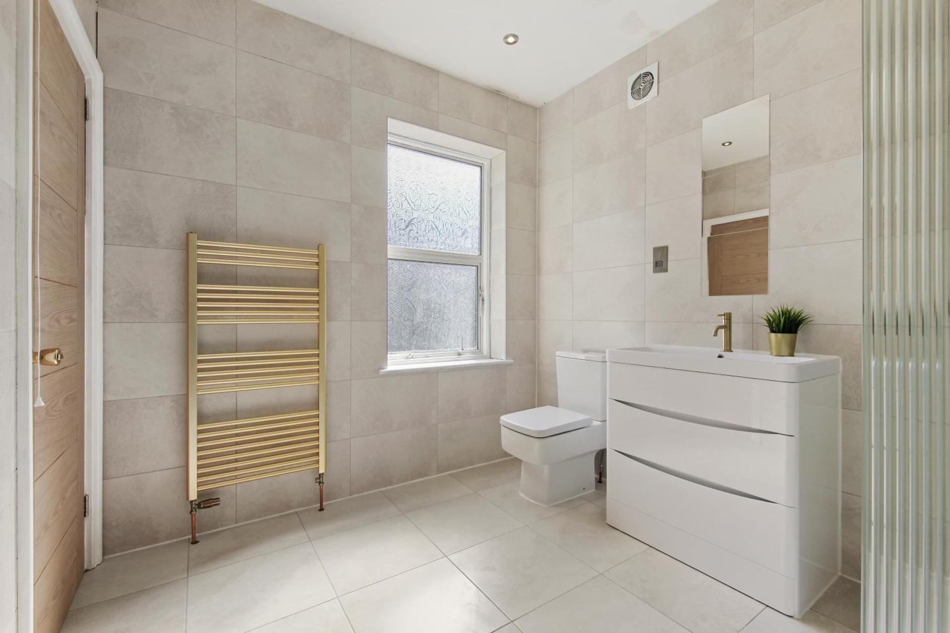 Stunning studio flat with free on-street parking!