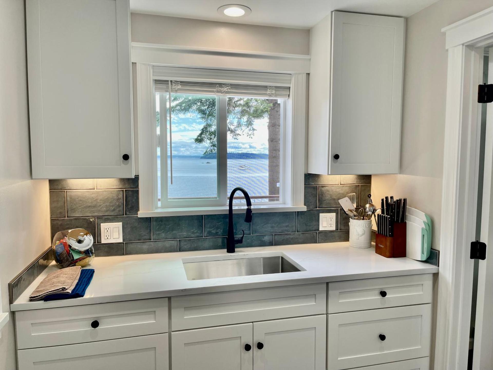 Puget Sound Chic Romantic Cottage with Private Beach Access & Gated Entry