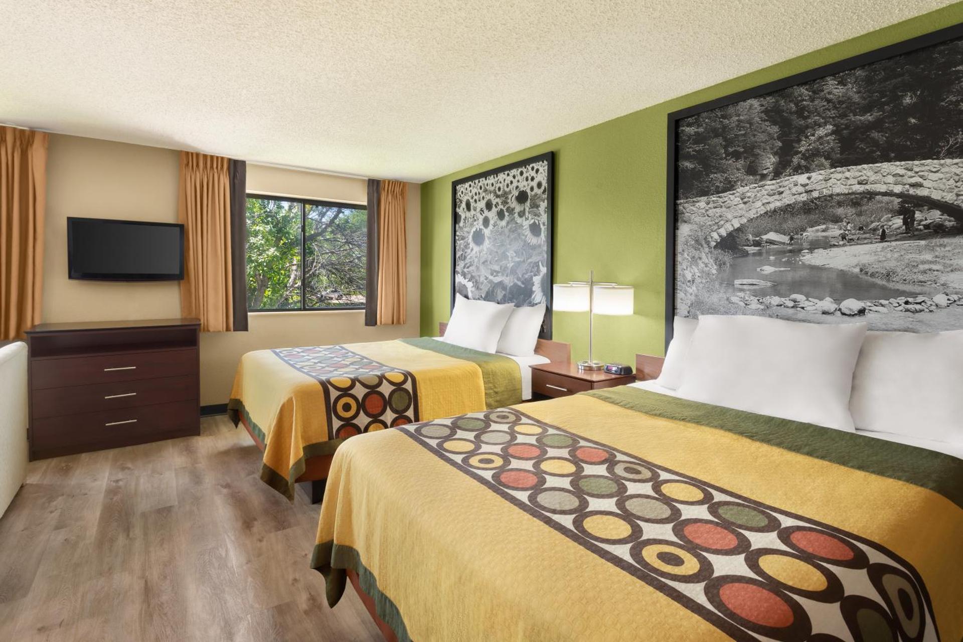 Queen Suite with Two Queen Beds - Non-Smoking