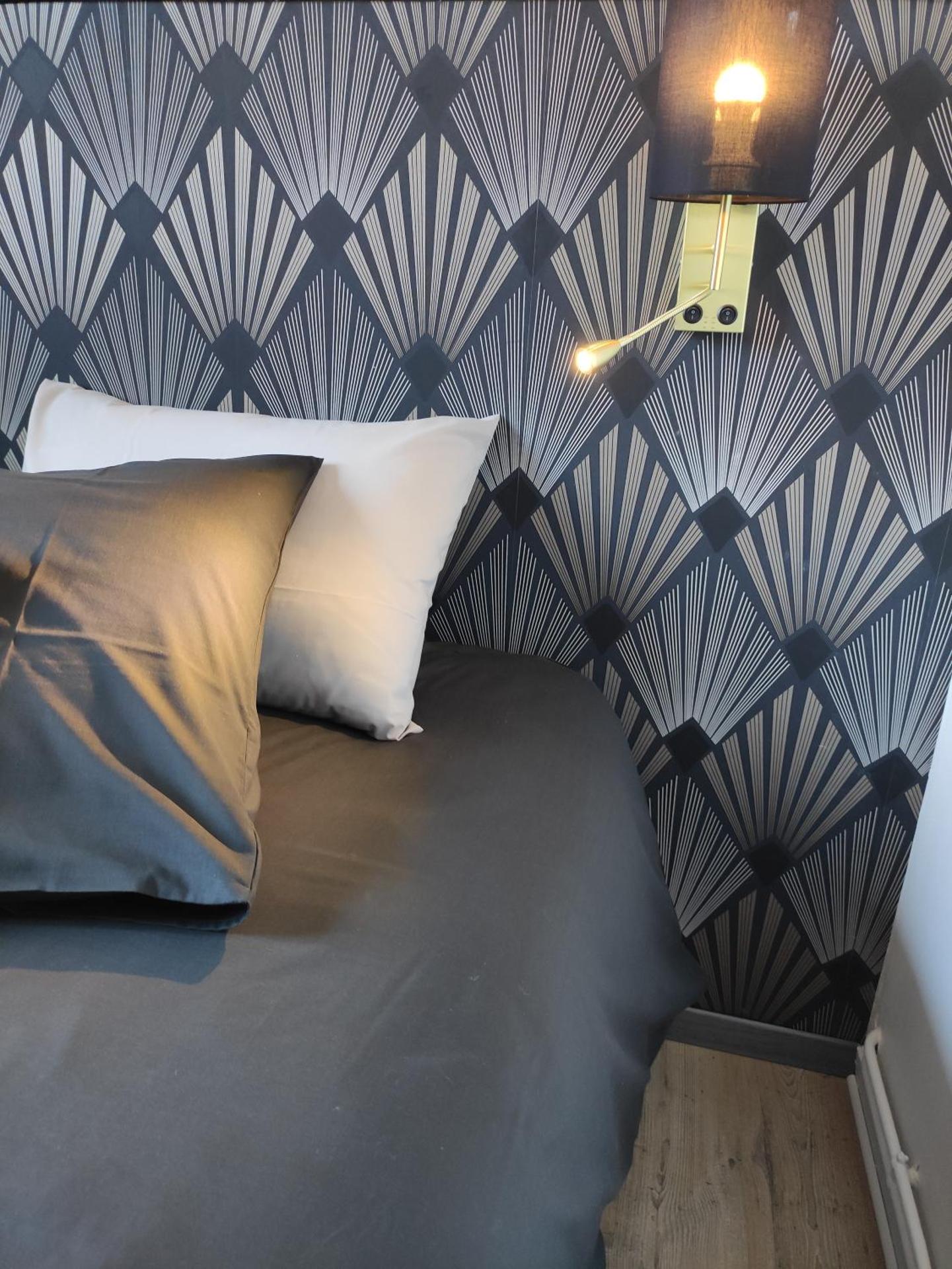 LE REFLET DES VOILES FACE AU PORT DE FECAMP