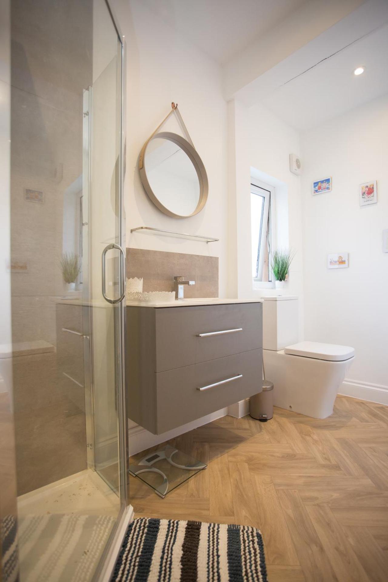 Lovely 3-Bedroom Apartment with Stunning Sea Views