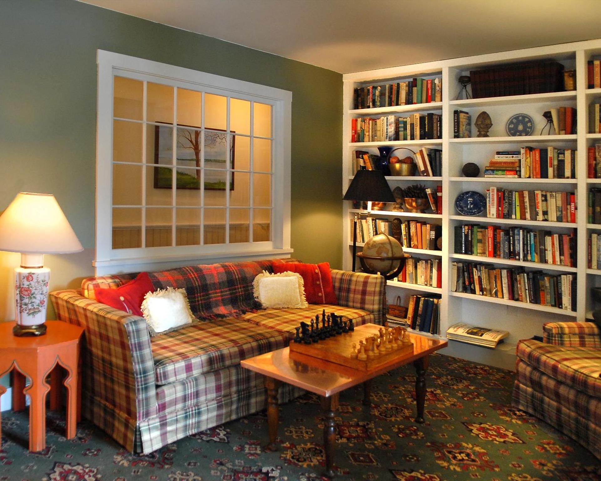 Communal lounge/ TV room