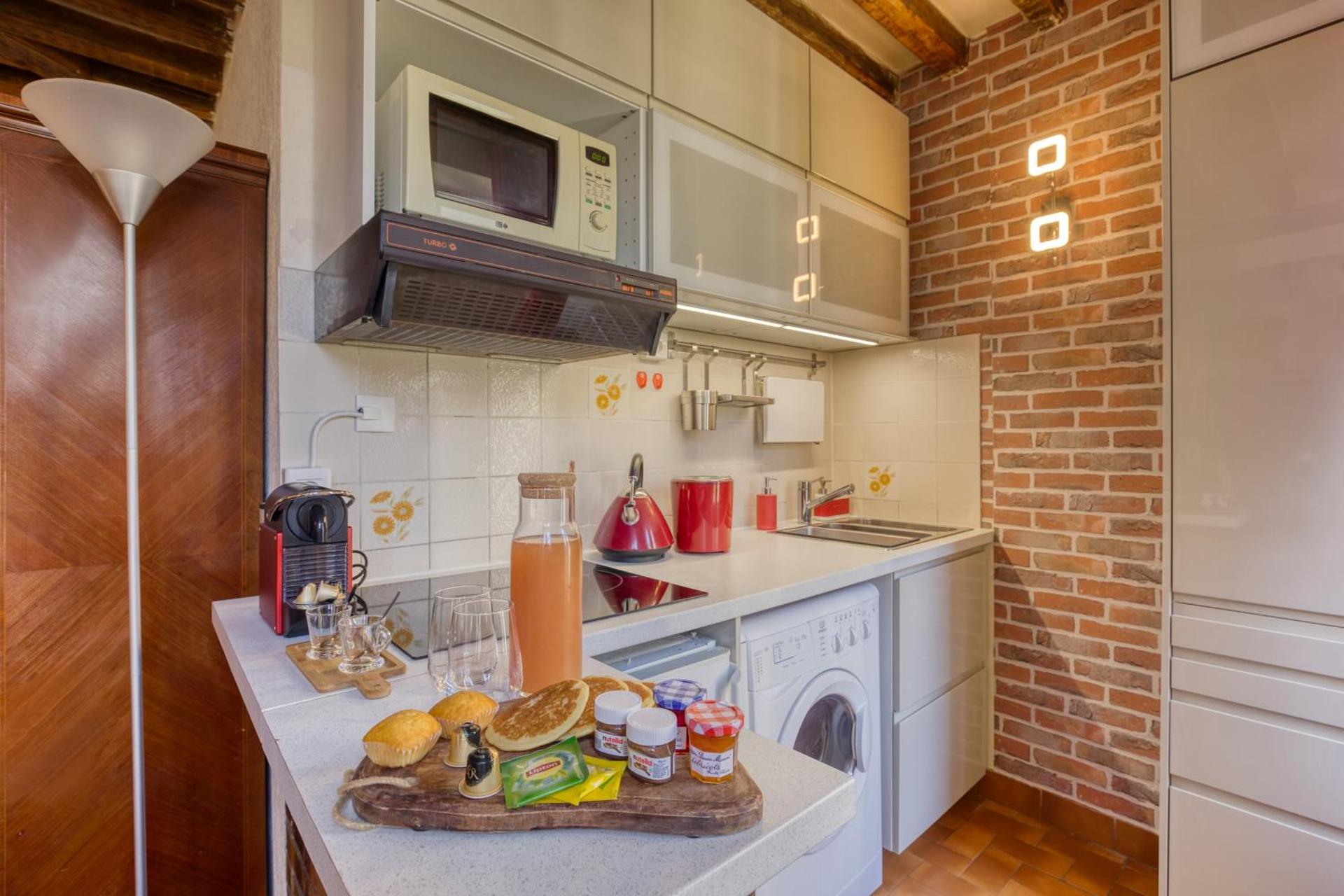 Kitchen or kitchenette