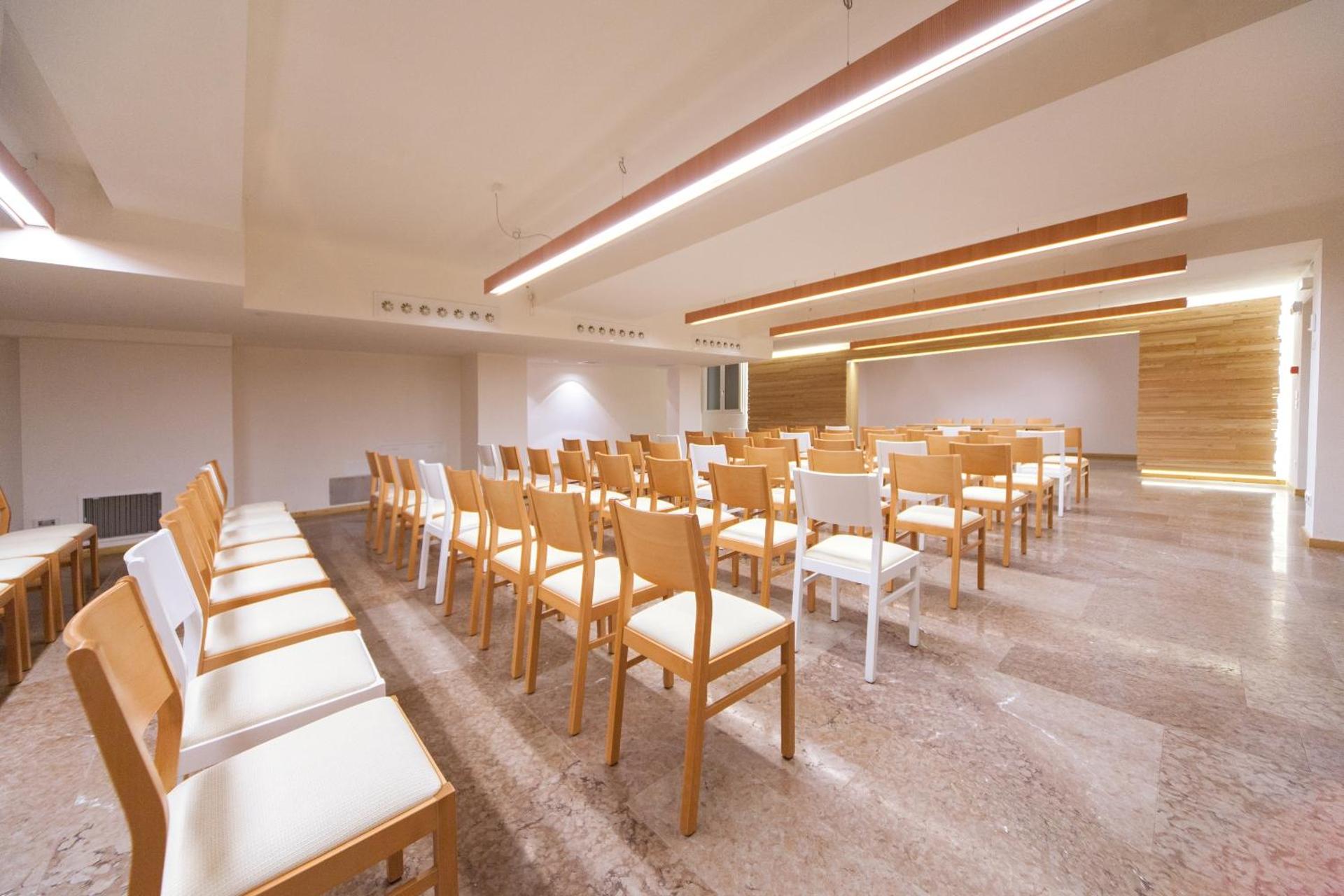 Communal lounge/ TV room