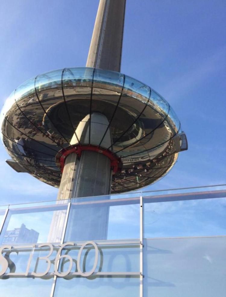 SEAFRONT SANCTUARY Beautiful Art Deco Apartment with Stunning City & Sea Views