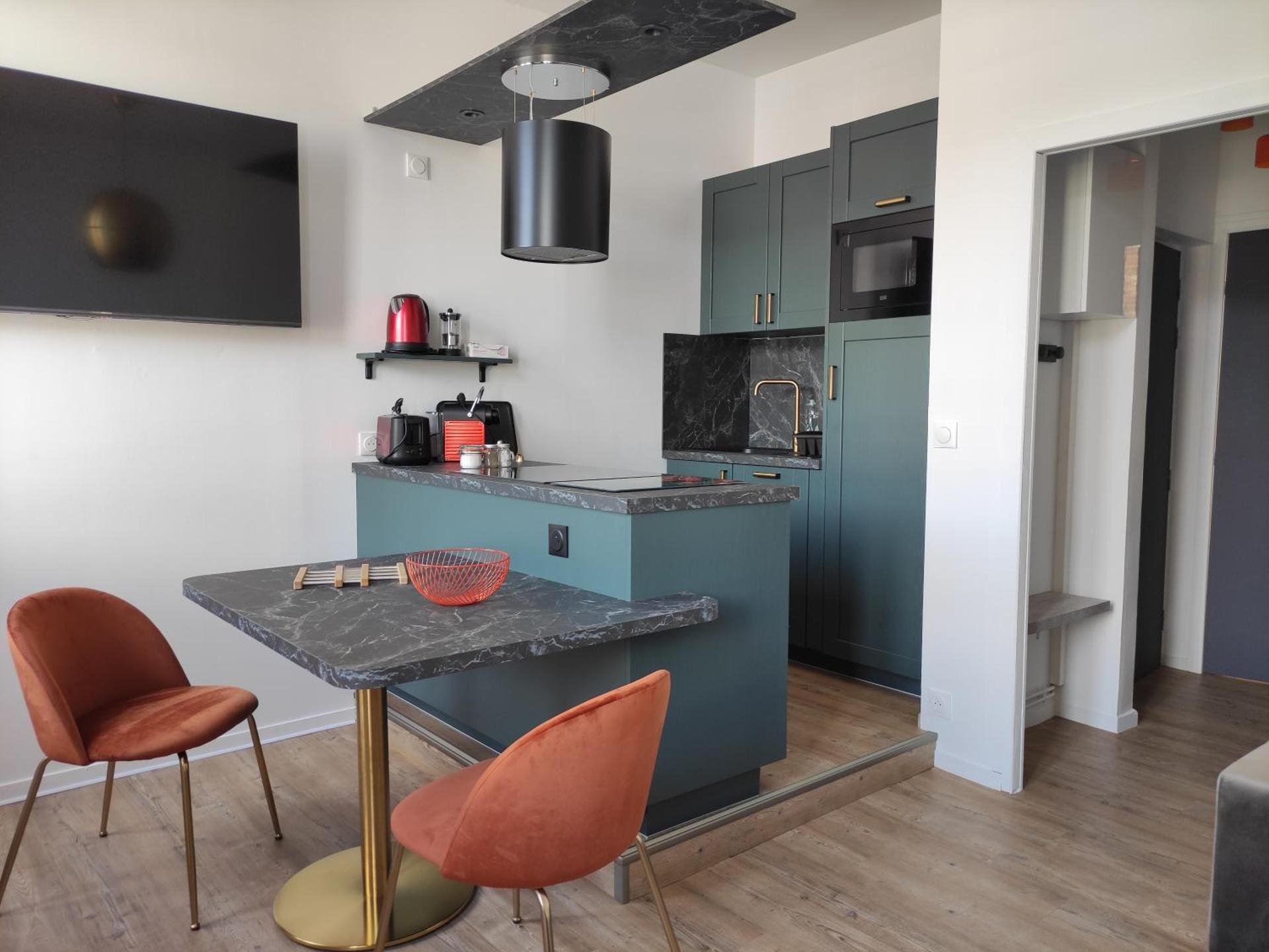 LE REFLET DES VOILES FACE AU PORT DE FECAMP