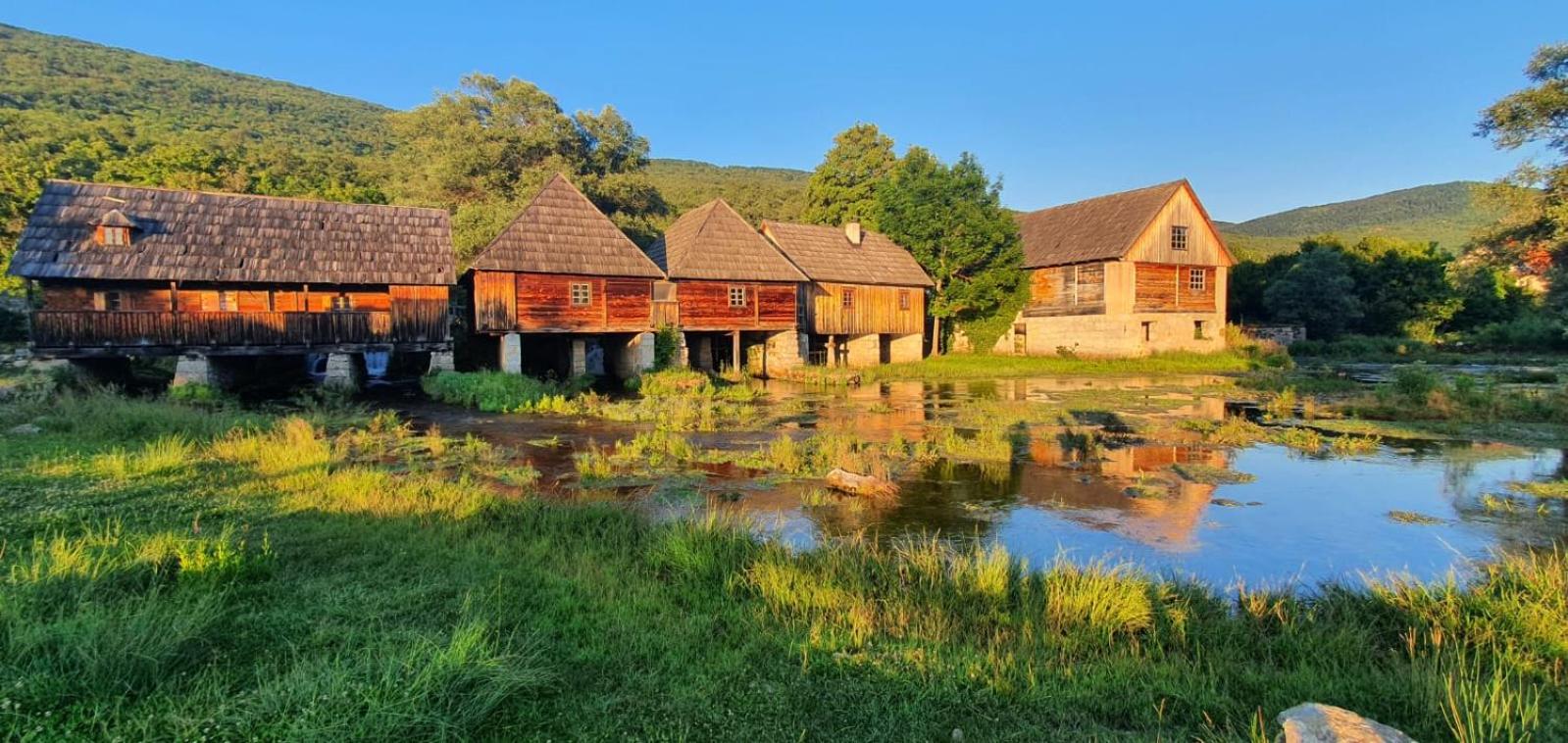 Forestside House Gacka with relax area