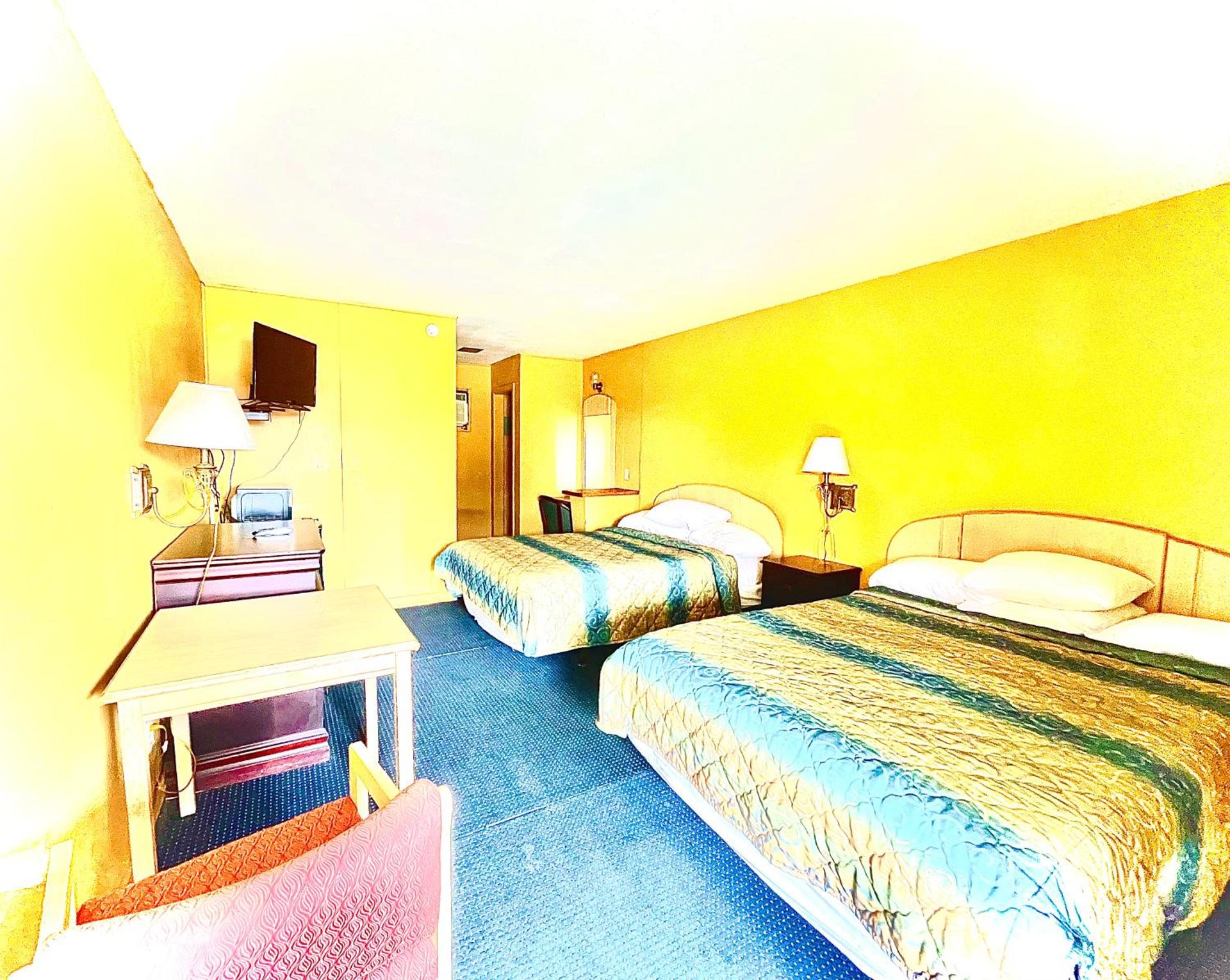 Communal lounge/ TV room