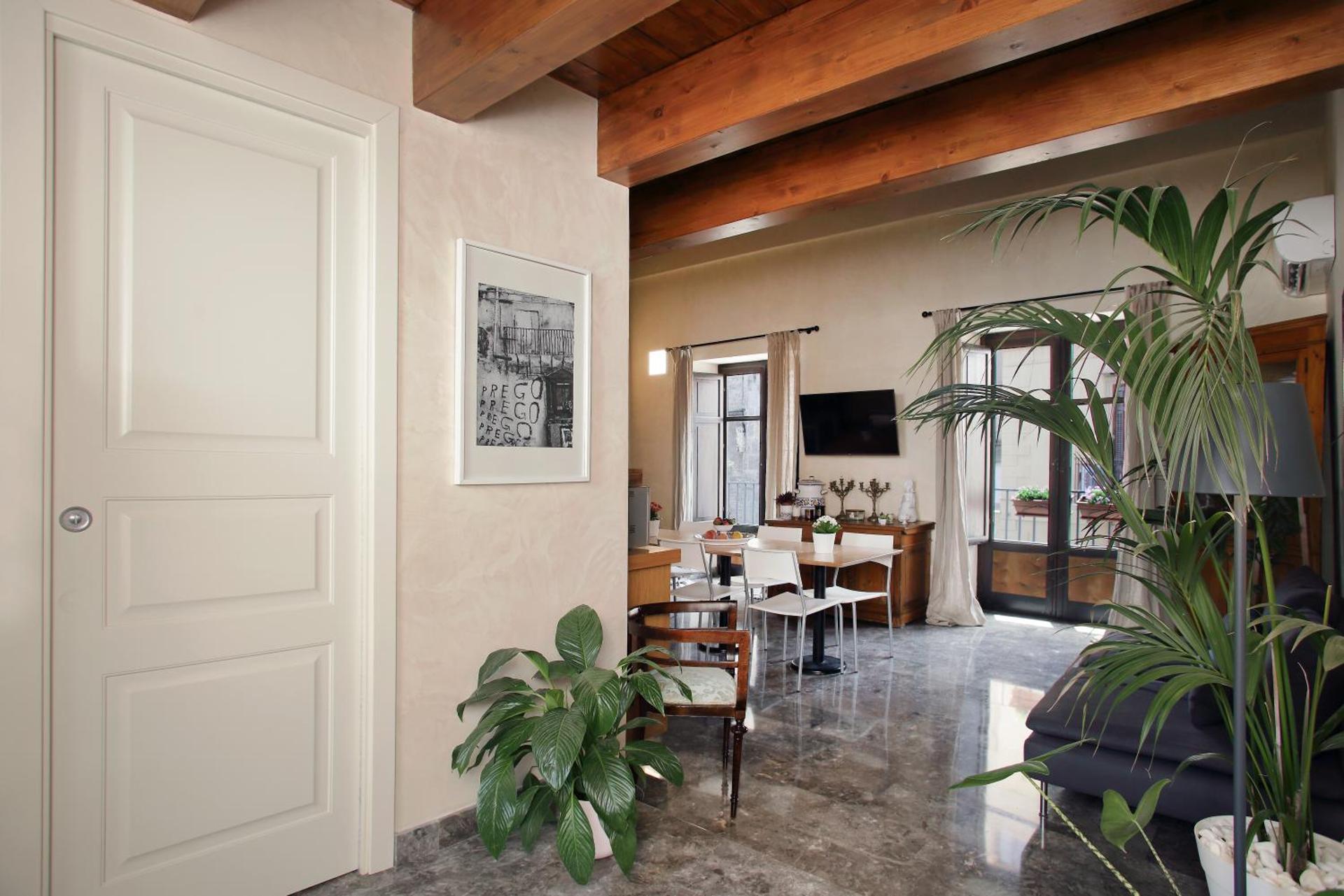 Communal lounge/ TV room