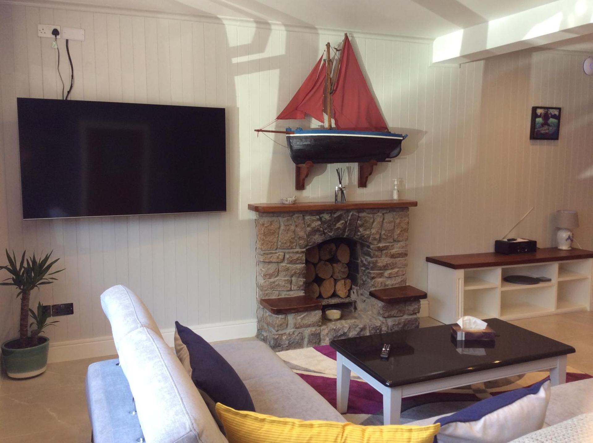 Communal lounge/ TV room