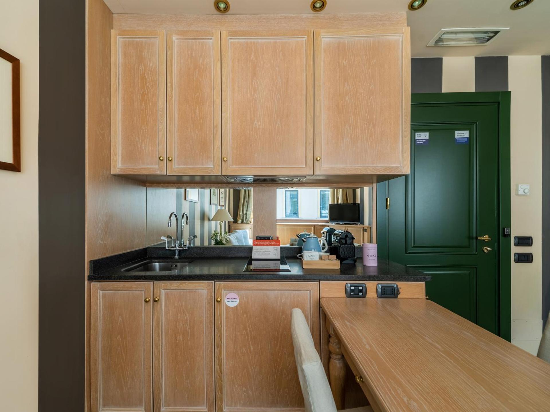 Kitchen or kitchenette