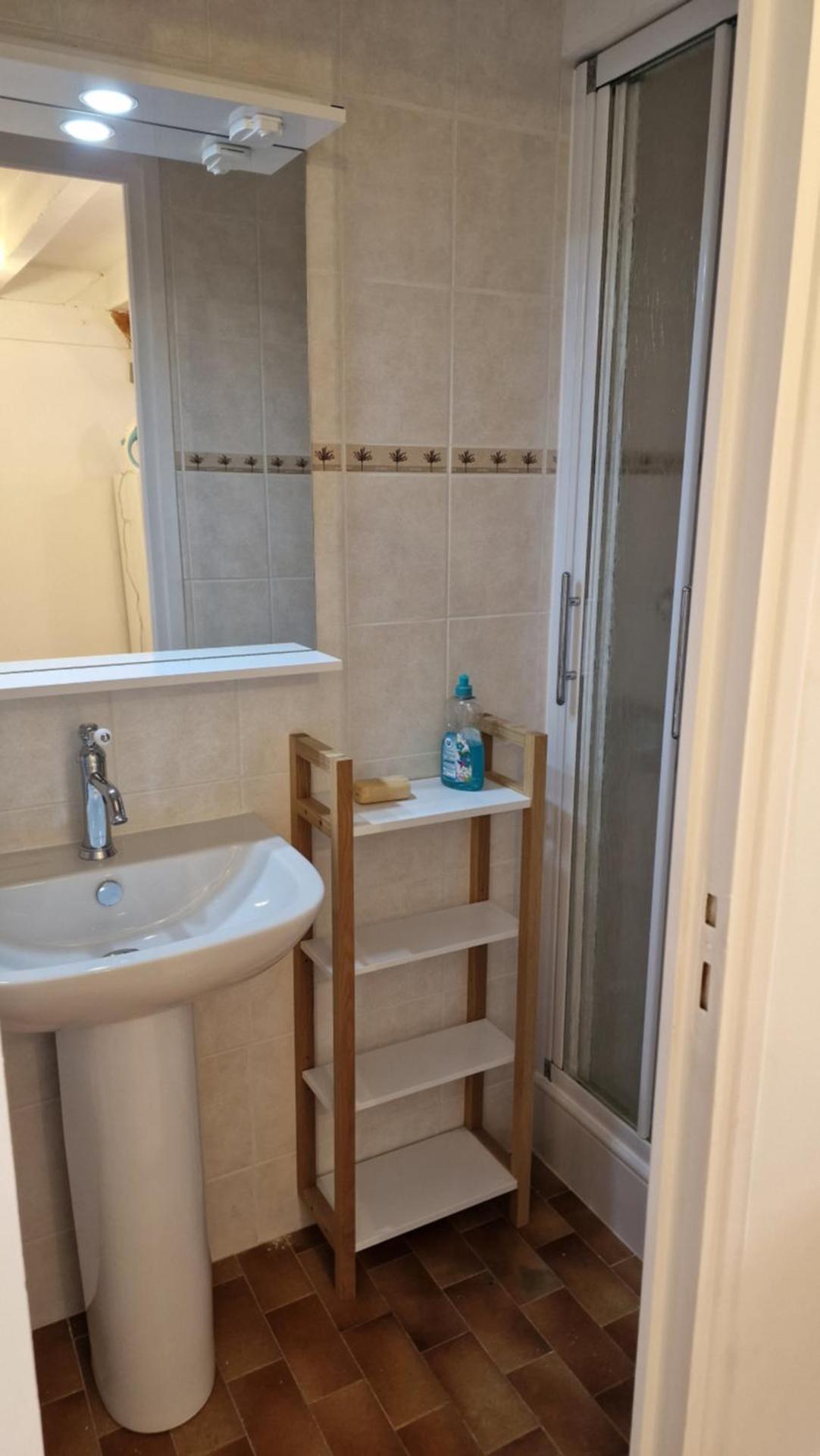 Maisonnette à 200m de la plage, terrasse, clim, parking privé, lave-linge et linge de lit compris