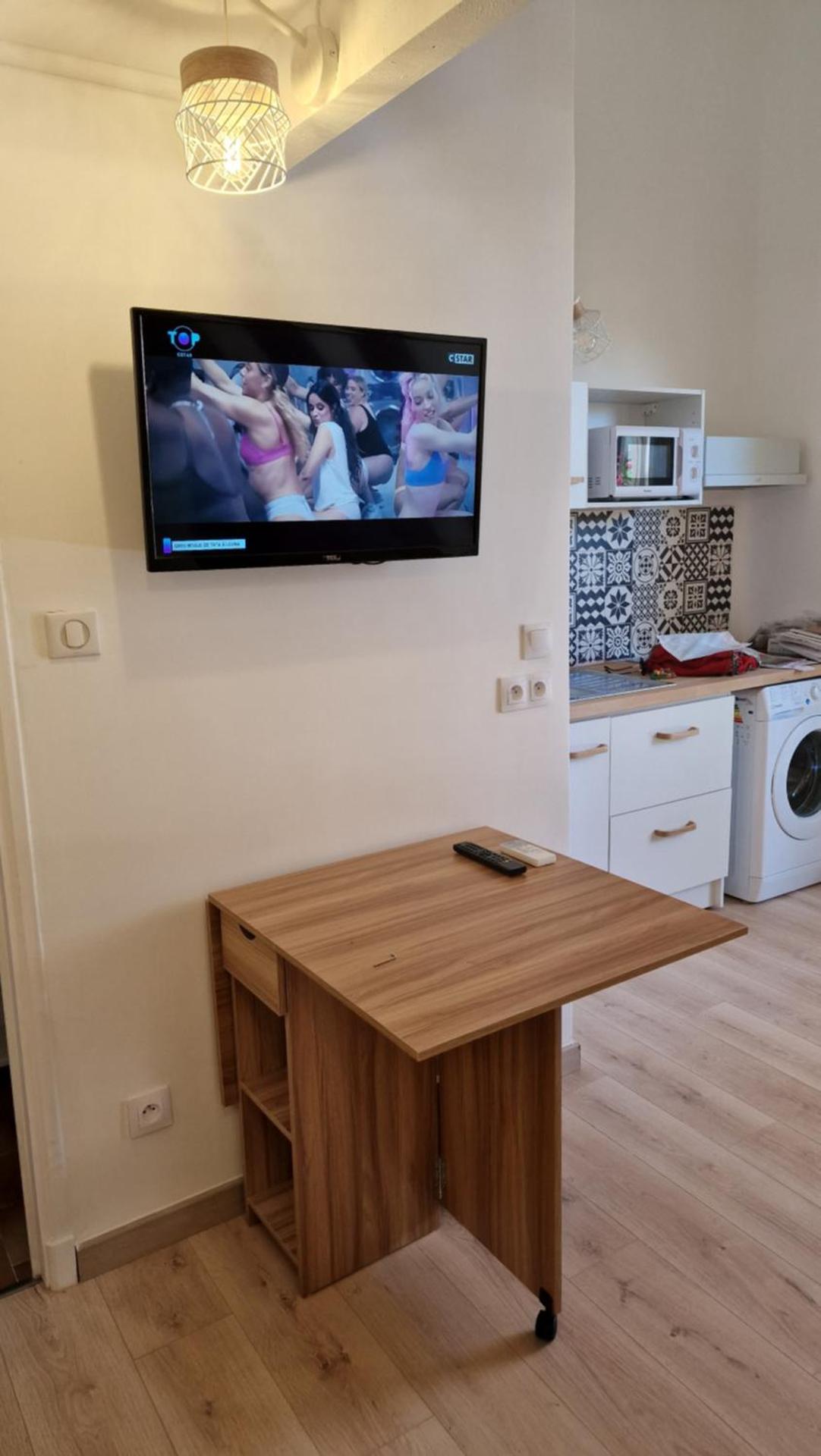 Maisonnette à 200m de la plage, terrasse, clim, parking privé, lave-linge et linge de lit compris