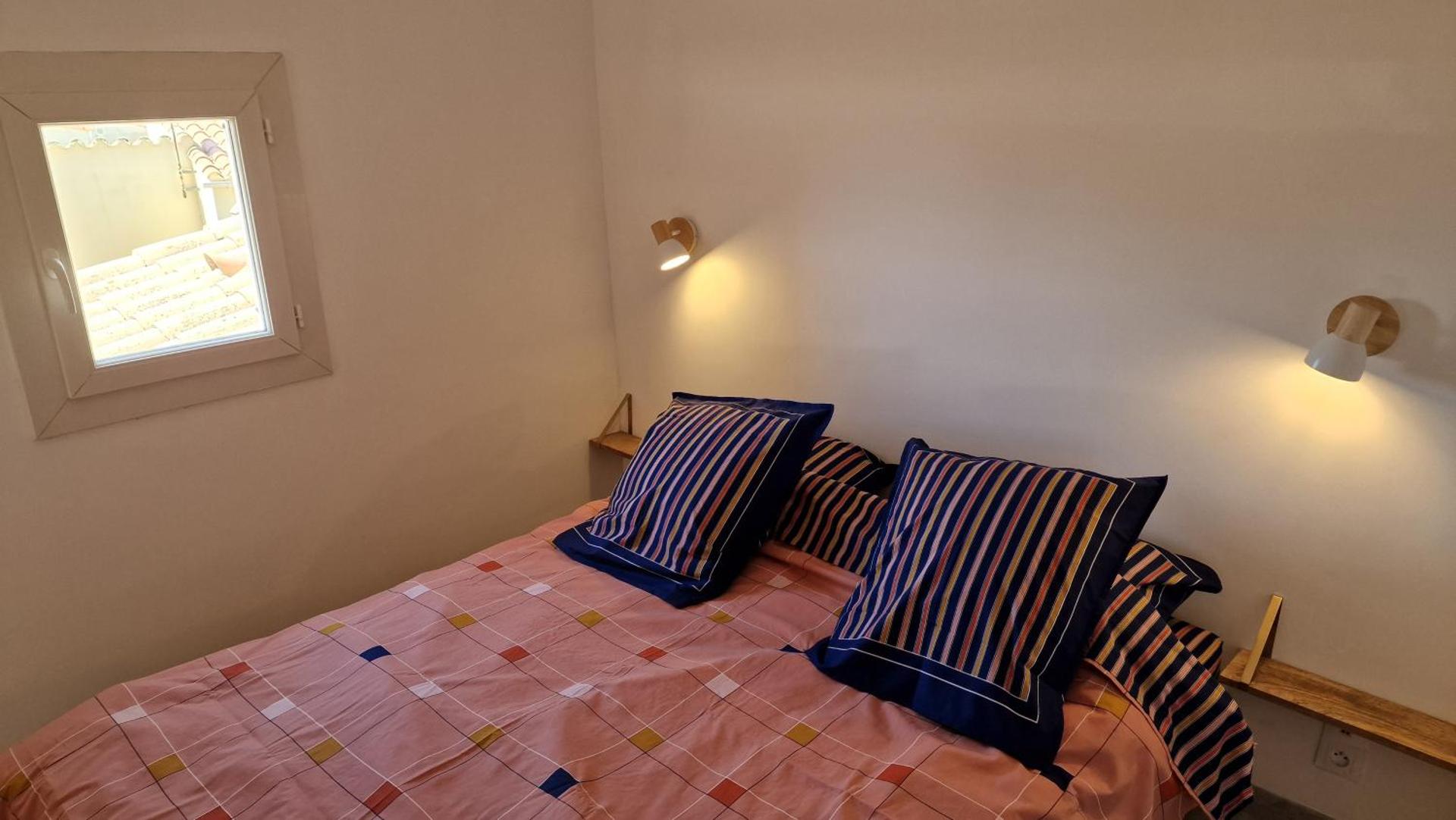 Maisonnette à 200m de la plage, terrasse, clim, parking privé, lave-linge et linge de lit compris