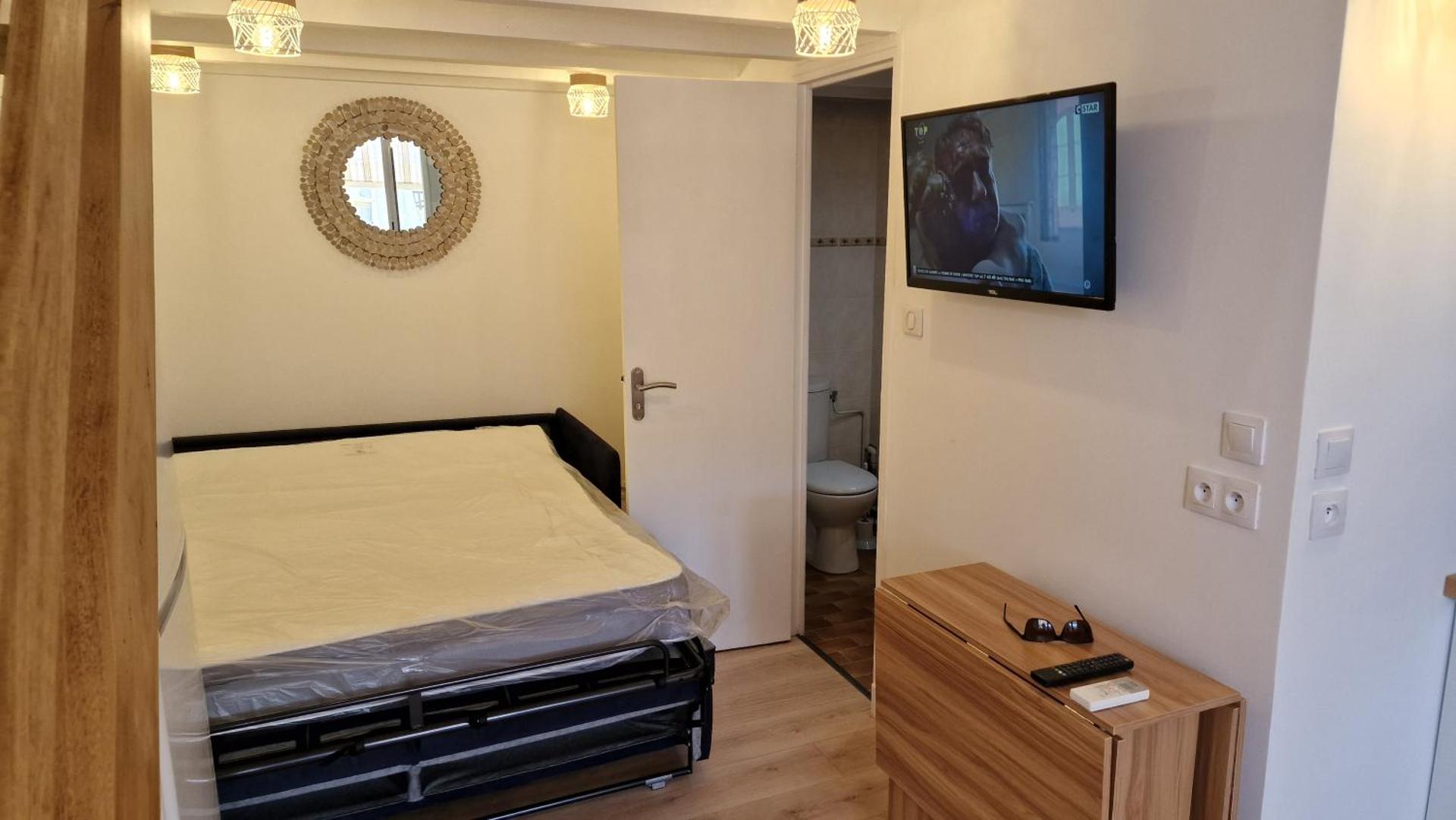 Maisonnette à 200m de la plage, terrasse, clim, parking privé, lave-linge et linge de lit compris