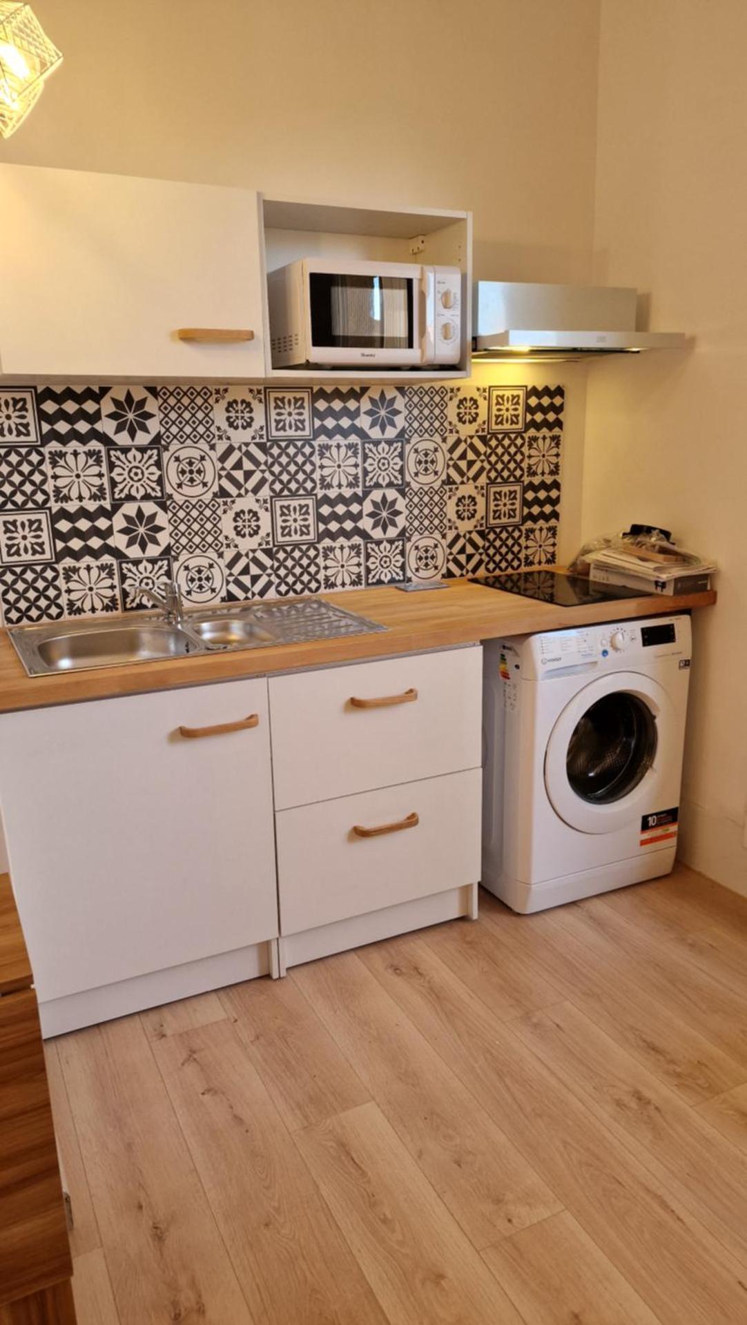 Maisonnette à 200m de la plage, terrasse, clim, parking privé, lave-linge et linge de lit compris