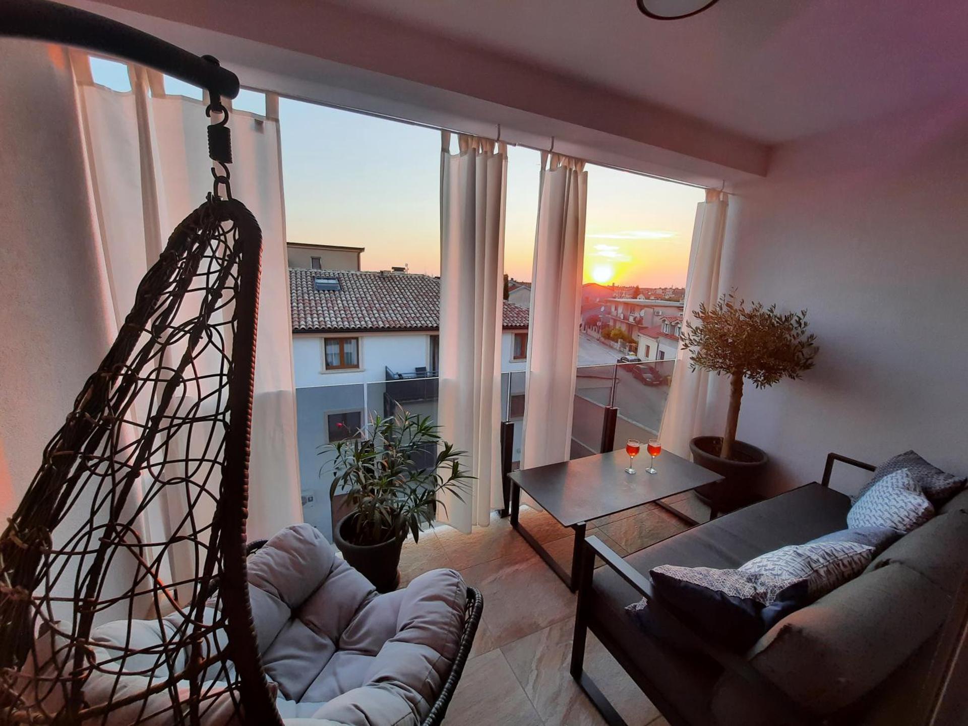 Enjoy Pula - new apt with terrace and FREE parking garage