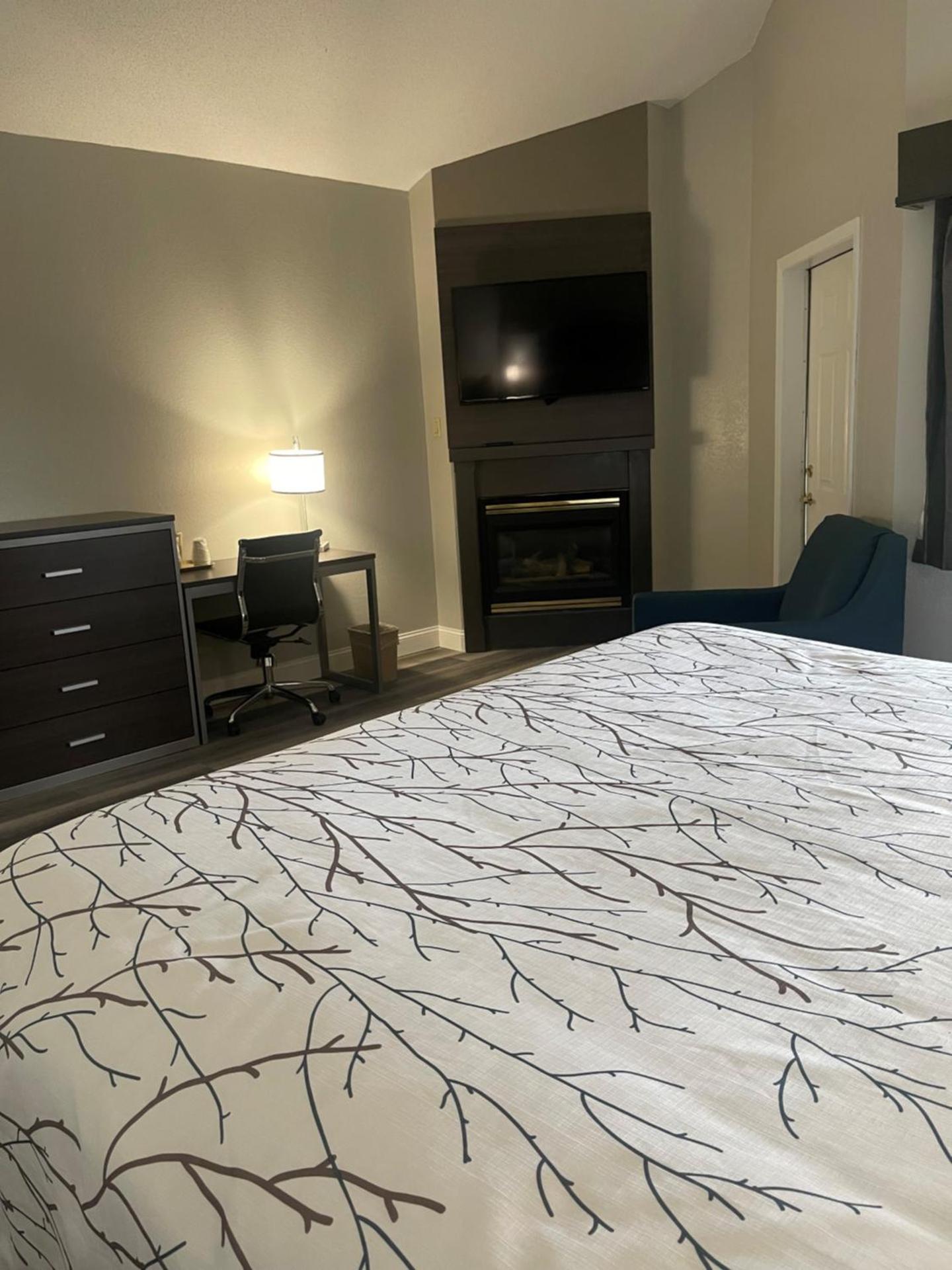 HomeTown Inn and Suites Belle Plaine