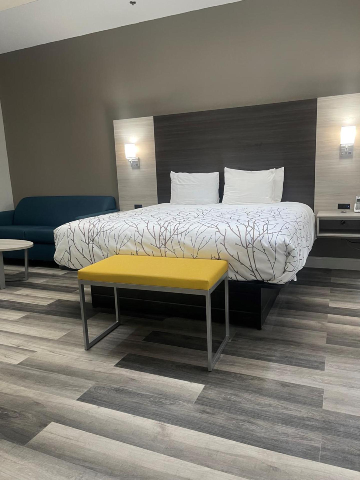 HomeTown Inn and Suites Belle Plaine