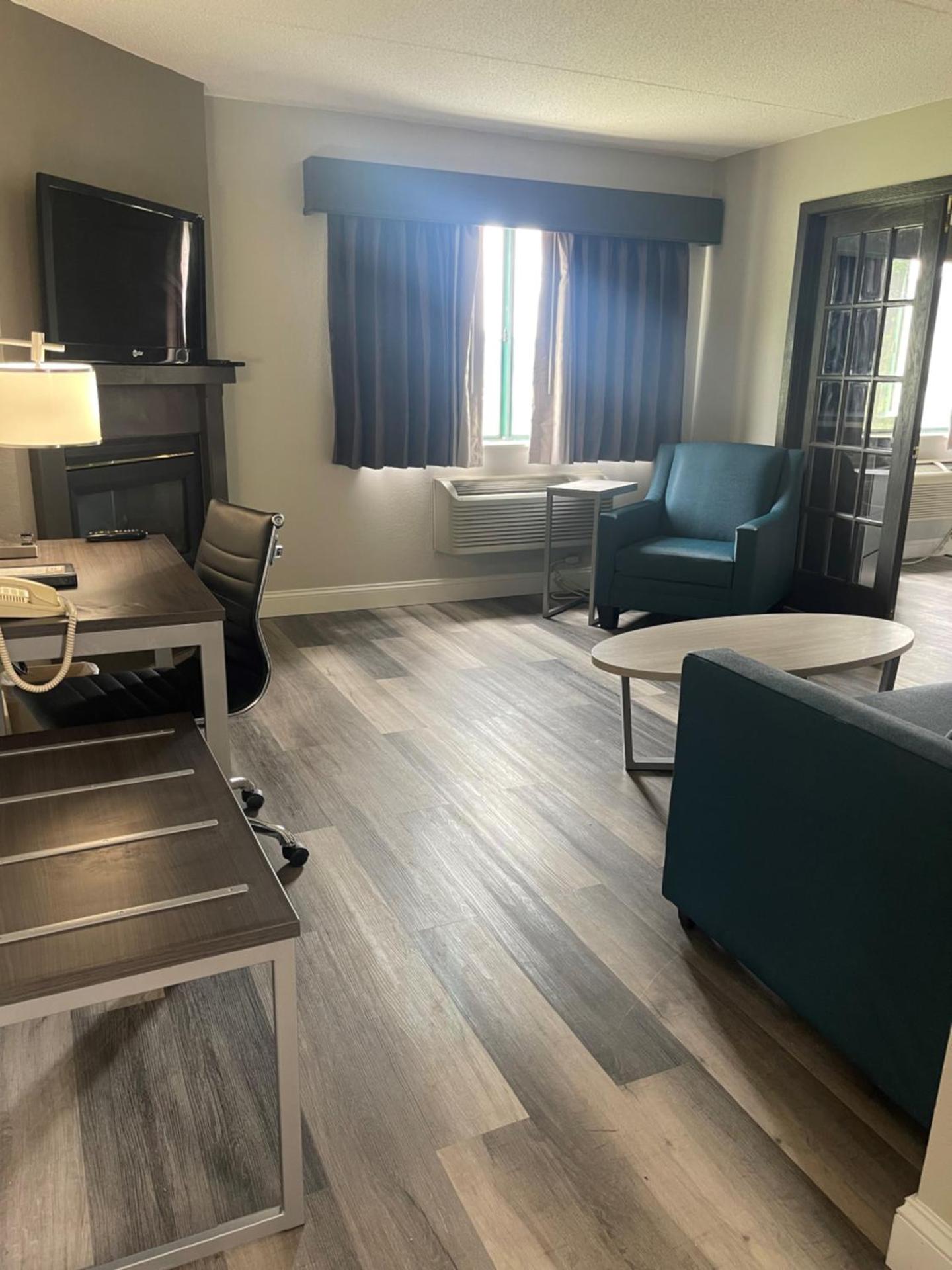 HomeTown Inn and Suites Belle Plaine