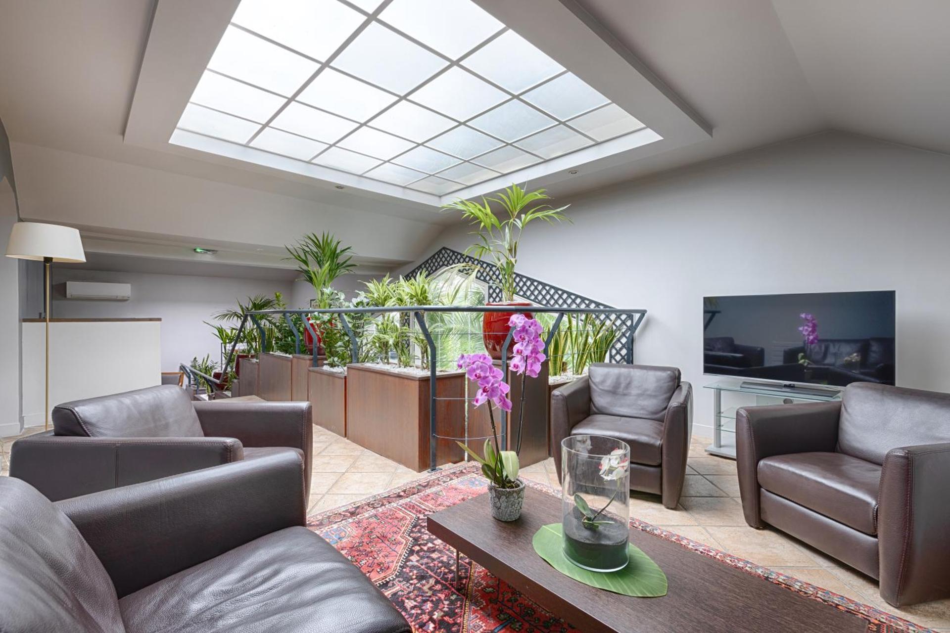 Communal lounge/ TV room