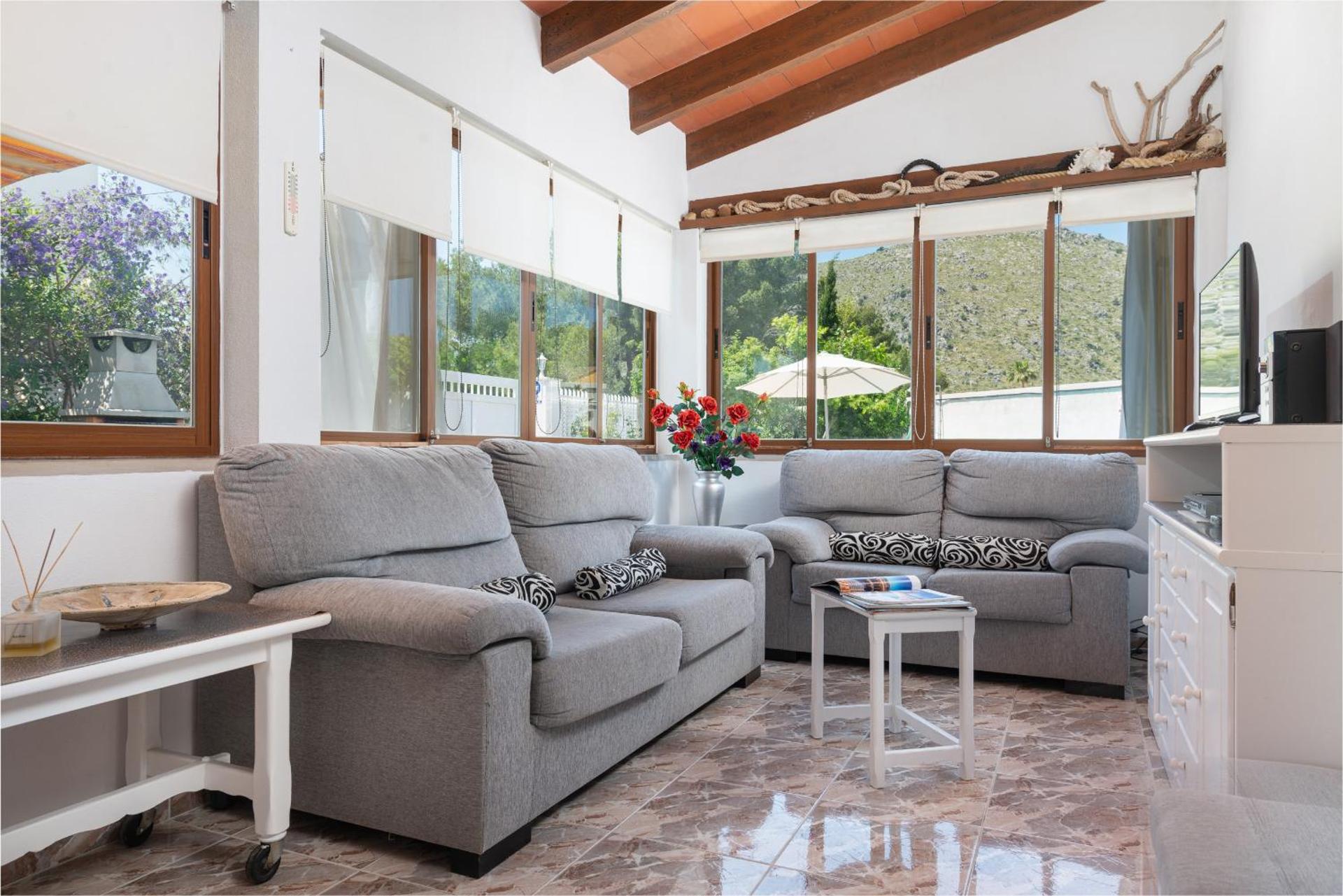 Communal lounge/ TV room