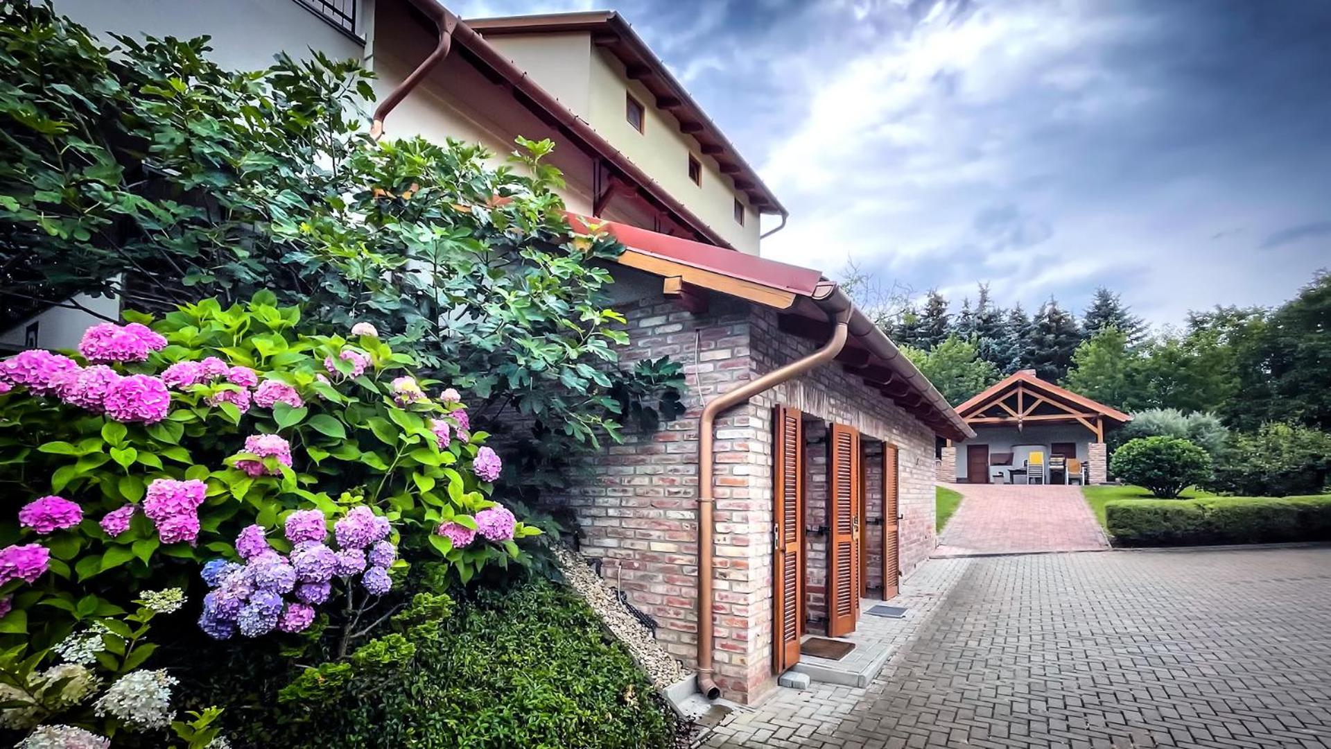 Őzkút Apartmanház