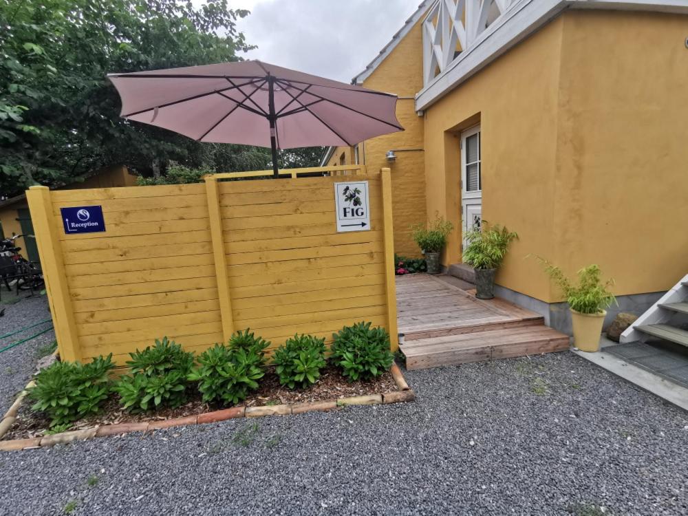 The FIG Studio - "Den Gule Svane" Guest House - near Rønne & Beach