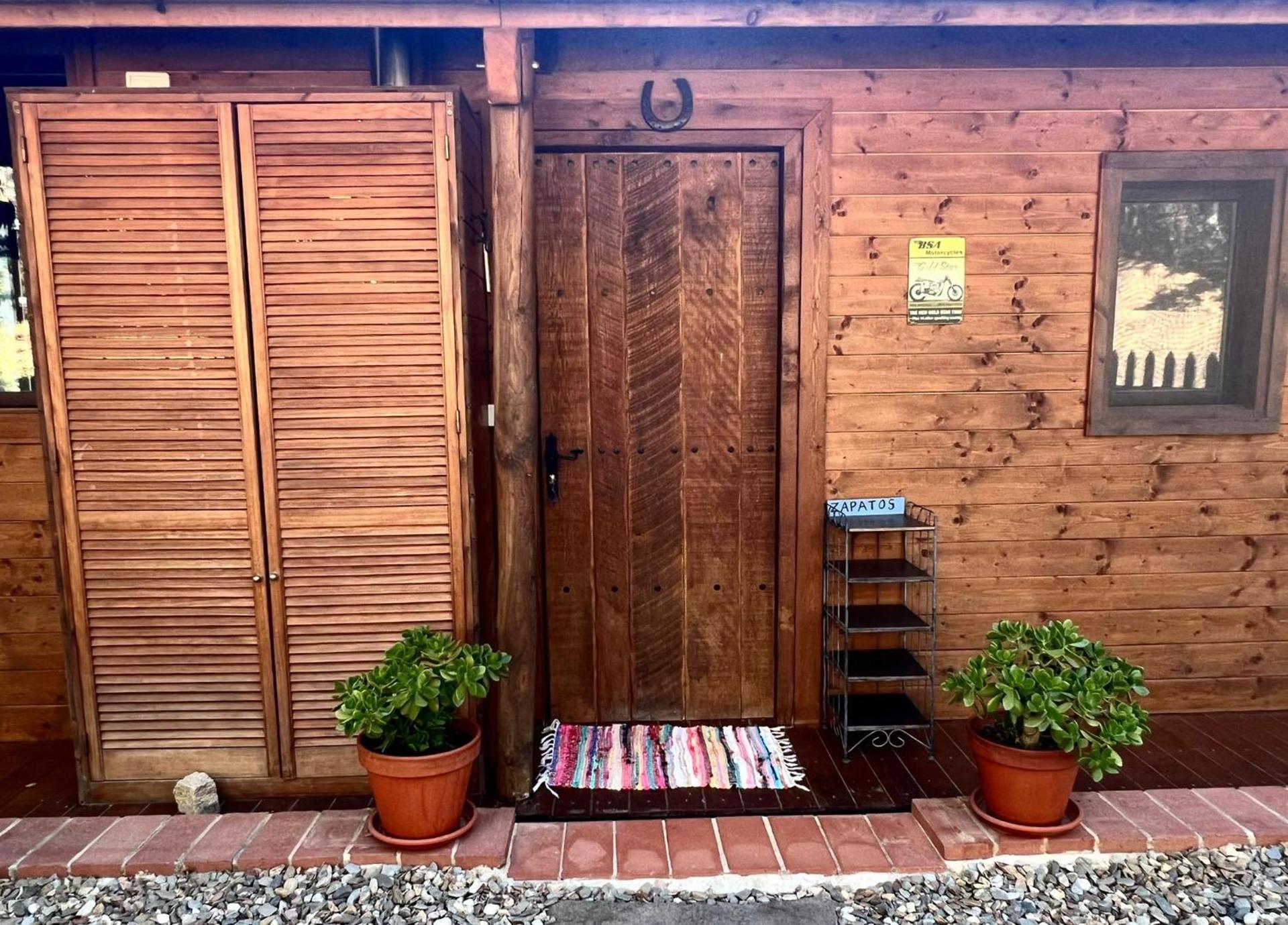 Rustic Cabin in the Woods/Cabaña en el bosque