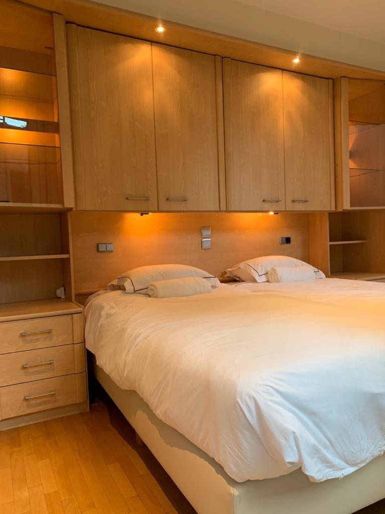 lovely two bedroom apartment with free parking