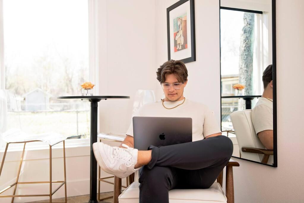 The Studio on Ast., Downtown Bentonville near all!