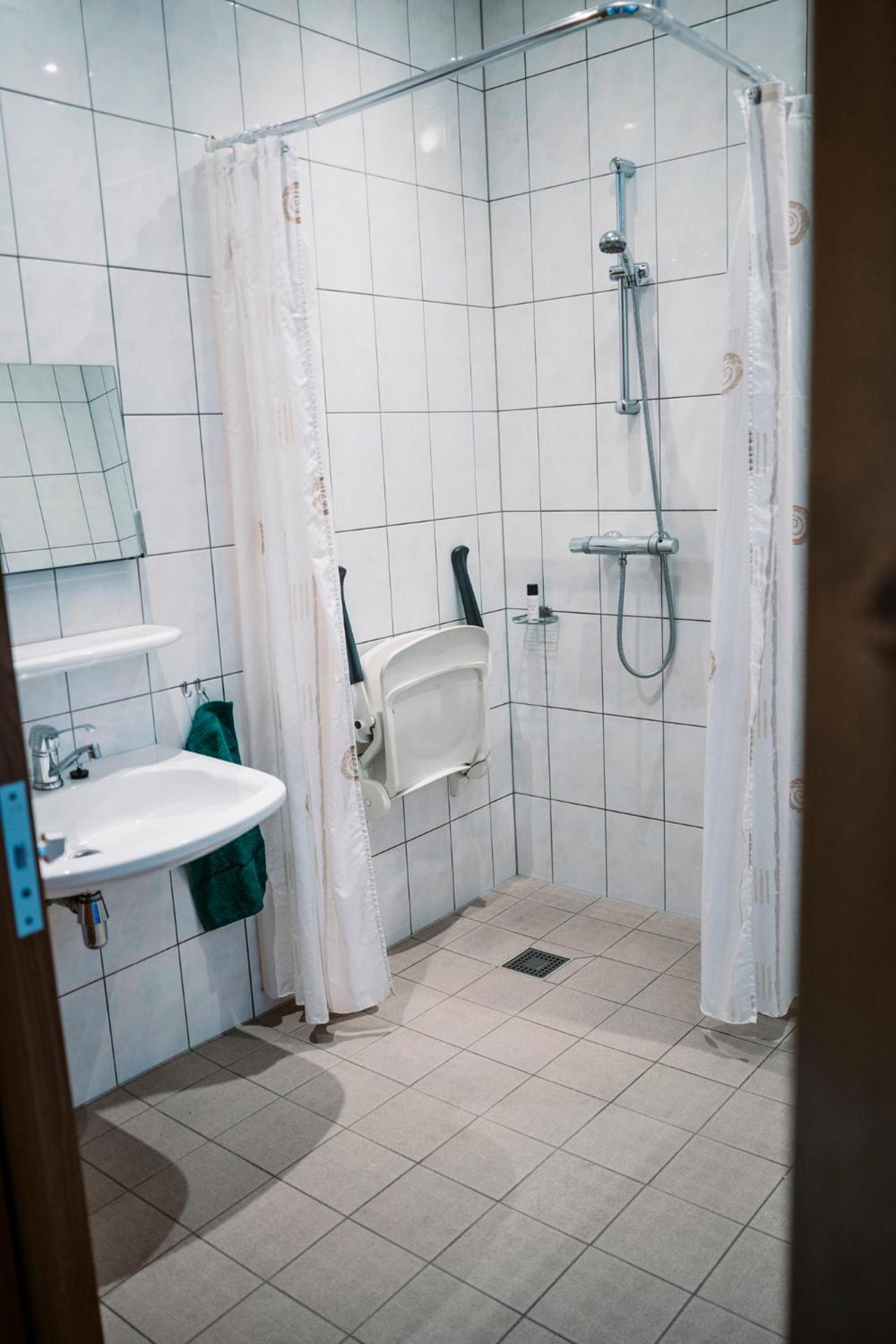 Apartment with Shower