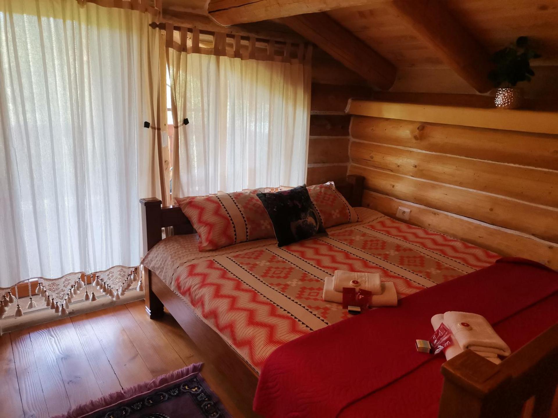 Cabana Casa de Piatra, de la Mara