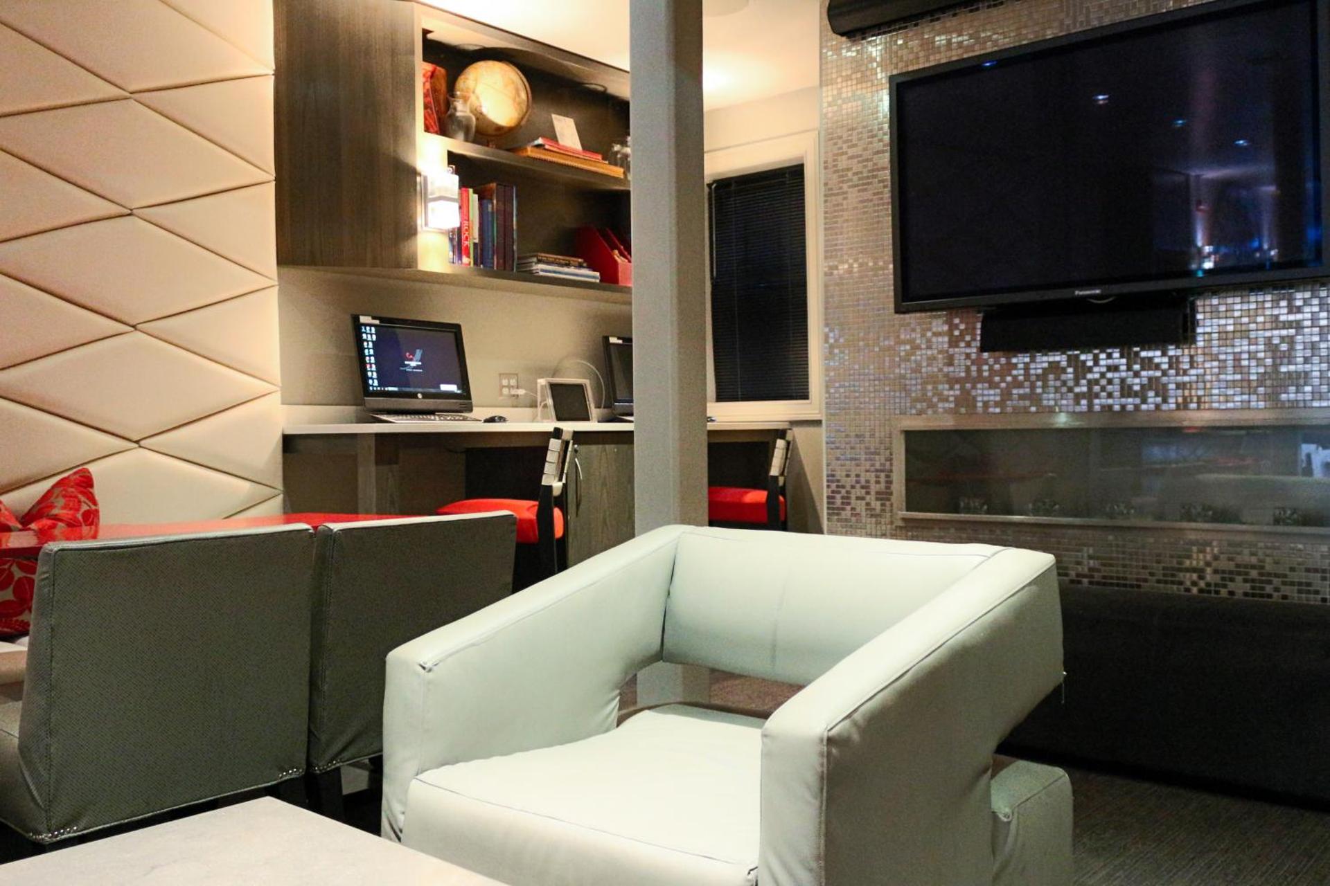 Communal lounge/ TV room