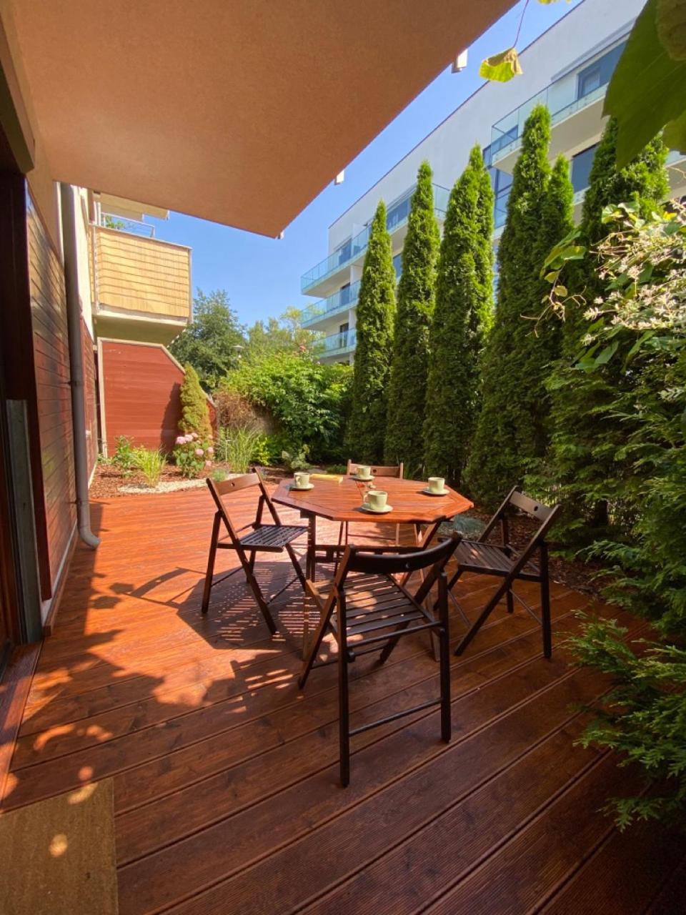 La Playa Apartament z ogródkiem