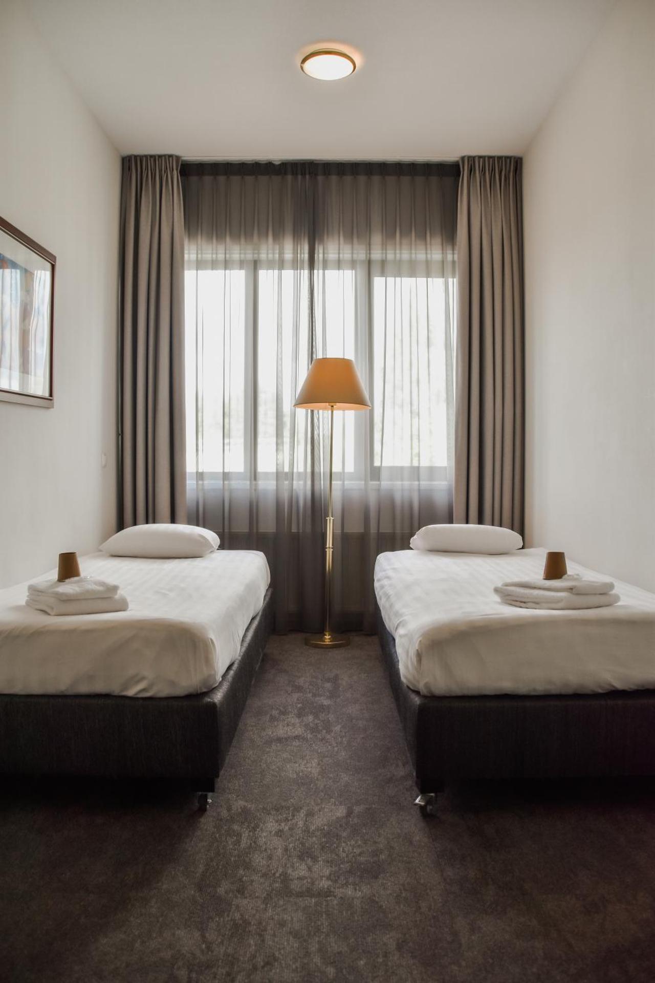 Family Room (2 Adults + 2 Children)