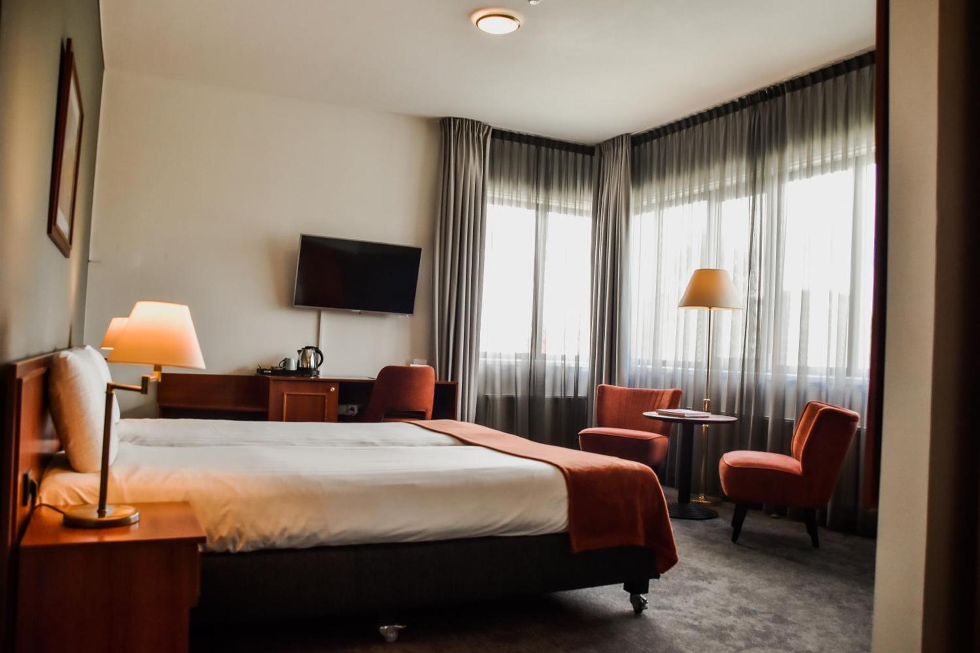 Family Room (2 Adults + 2 Children)