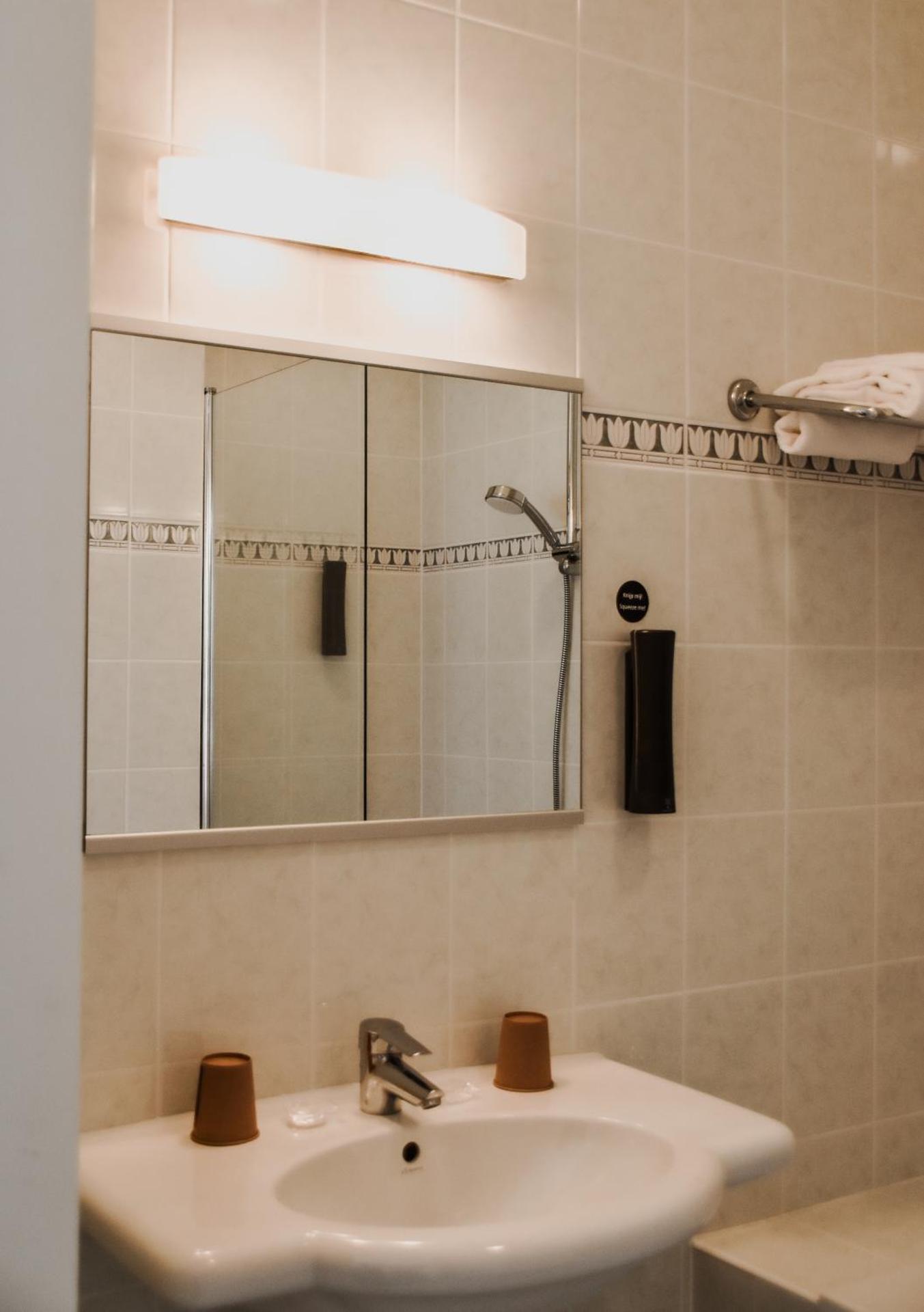 Family Room (2 Adults + 2 Children)