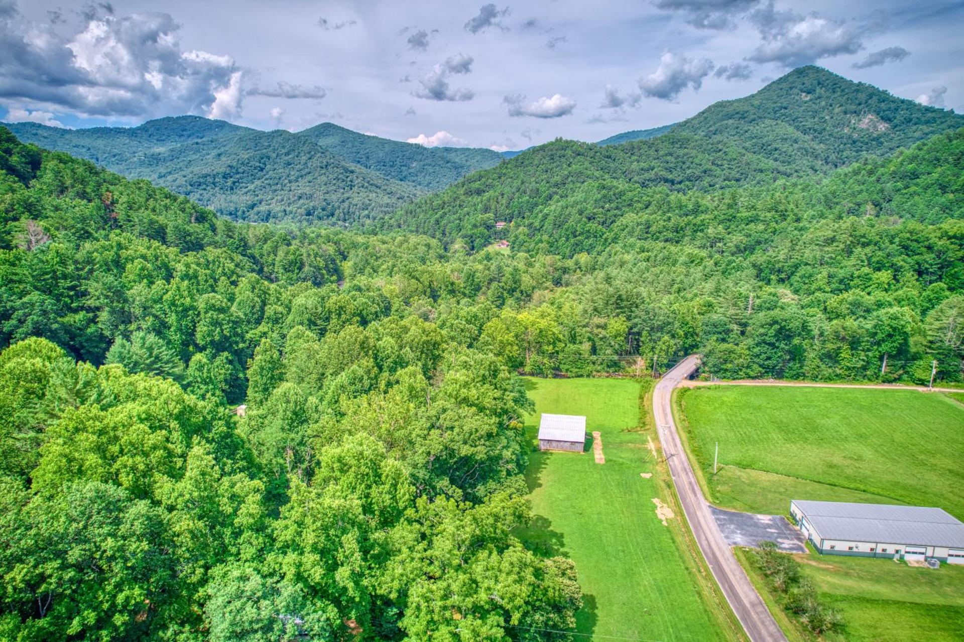 Chalet at Peek's Creek