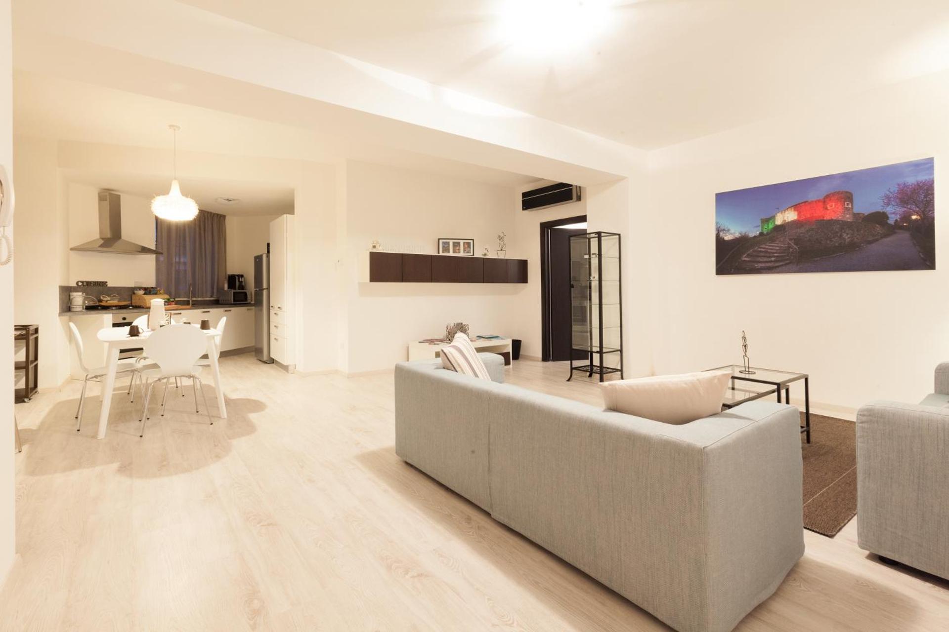 Communal lounge/ TV room