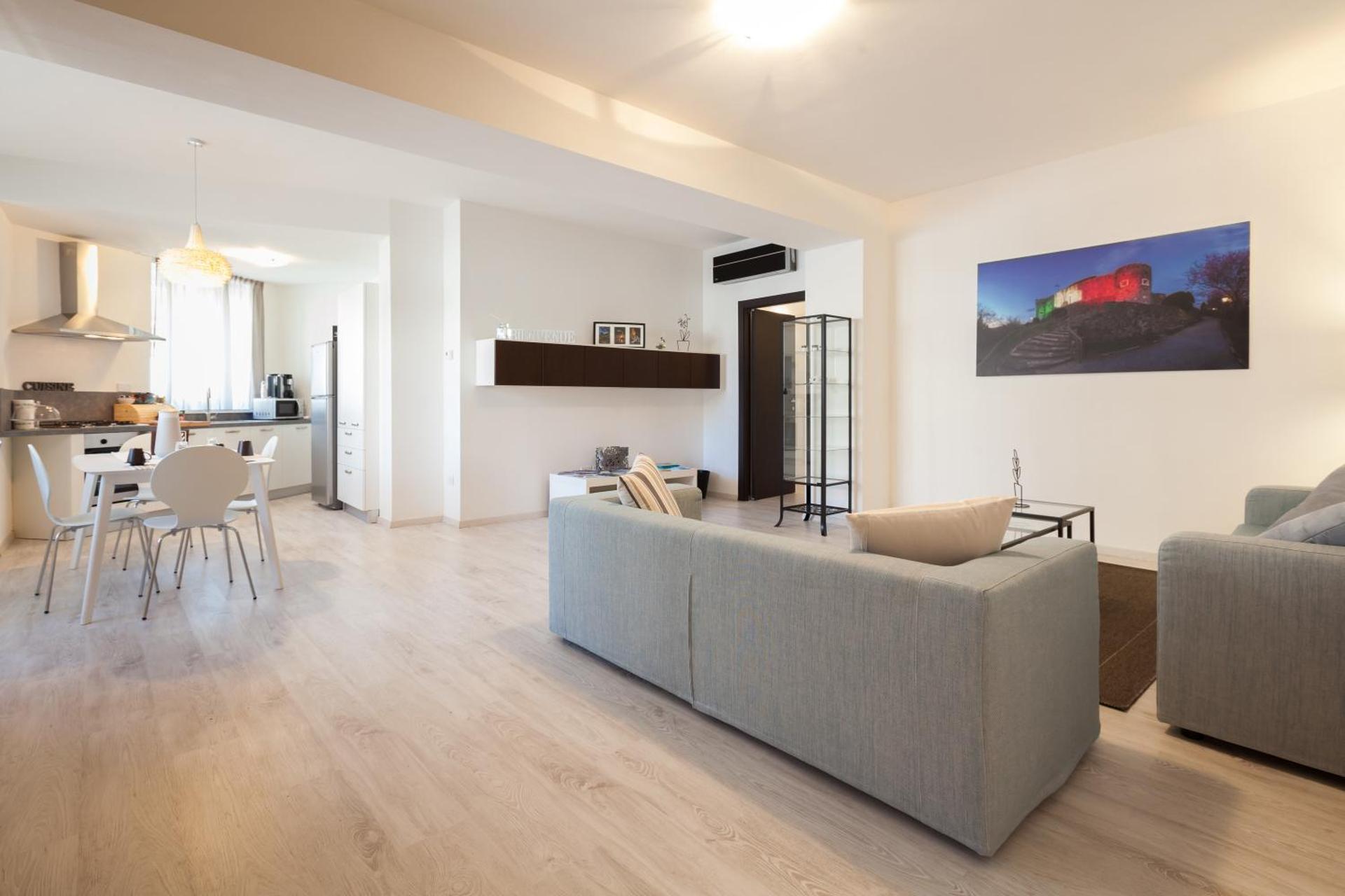 Communal lounge/ TV room