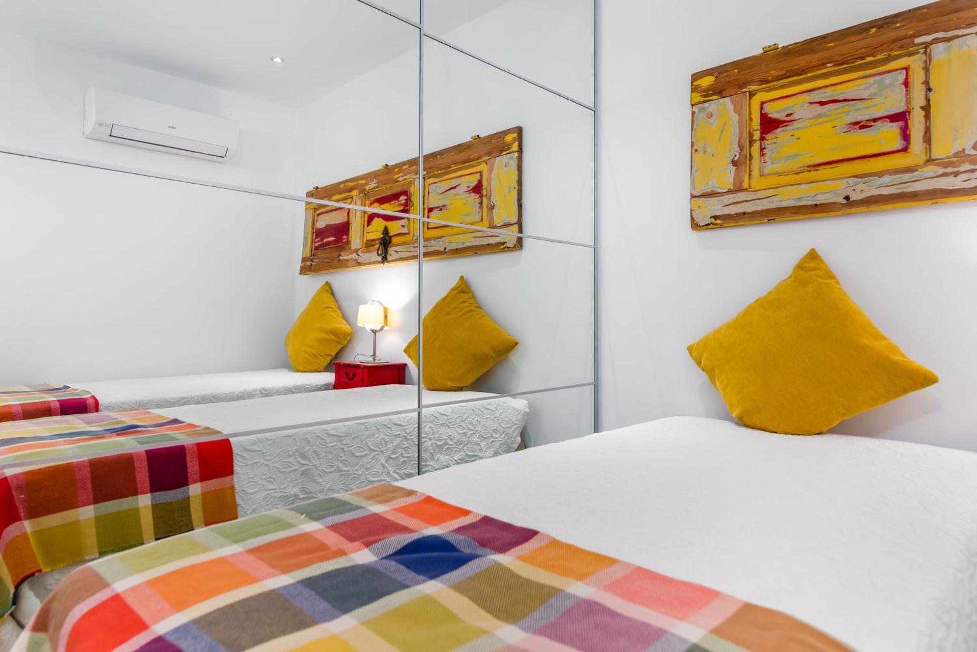 T2 Tiles Apartment Estoril