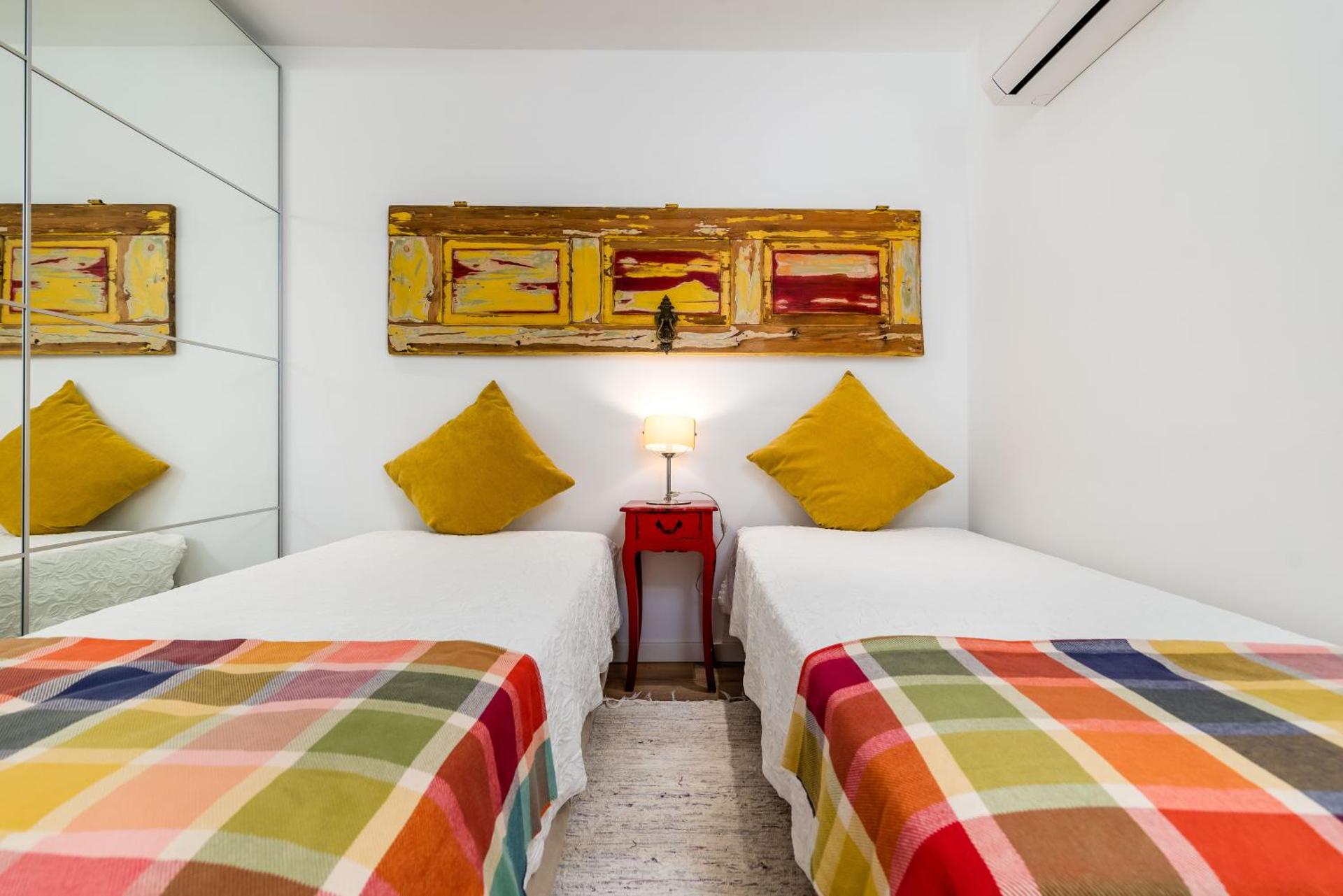 T2 Tiles Apartment Estoril