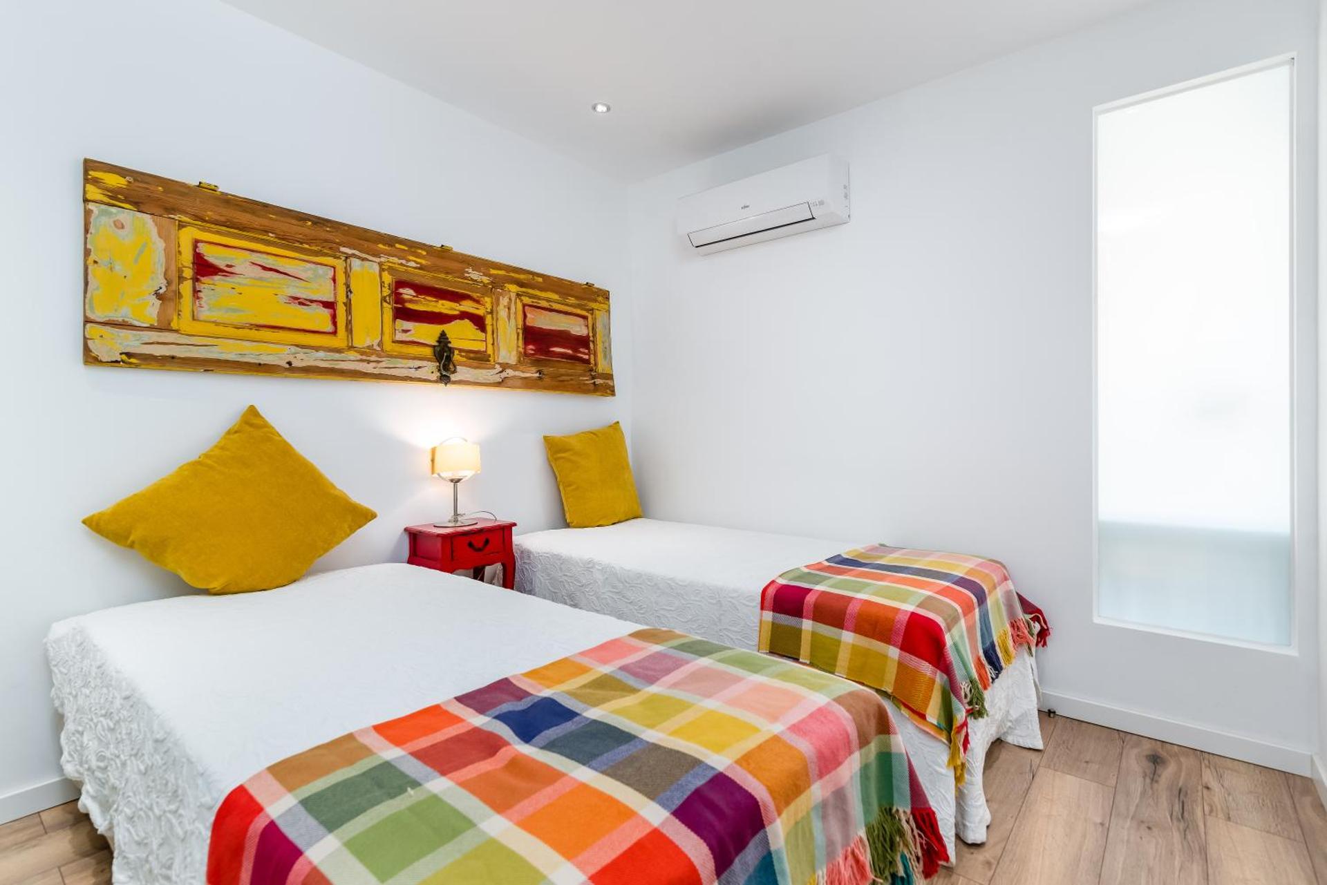 T2 Tiles Apartment Estoril