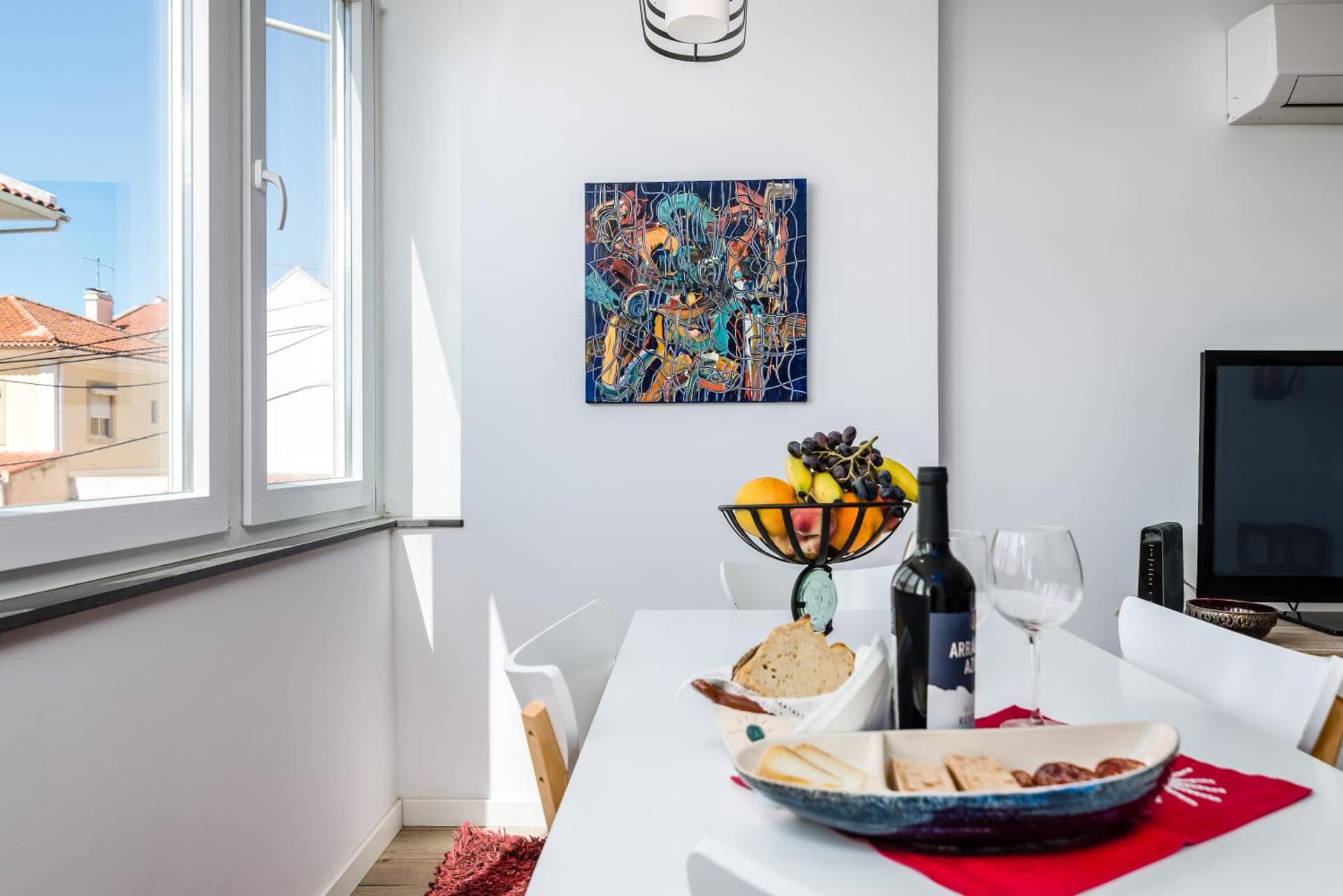 T2 Tiles Apartment Estoril