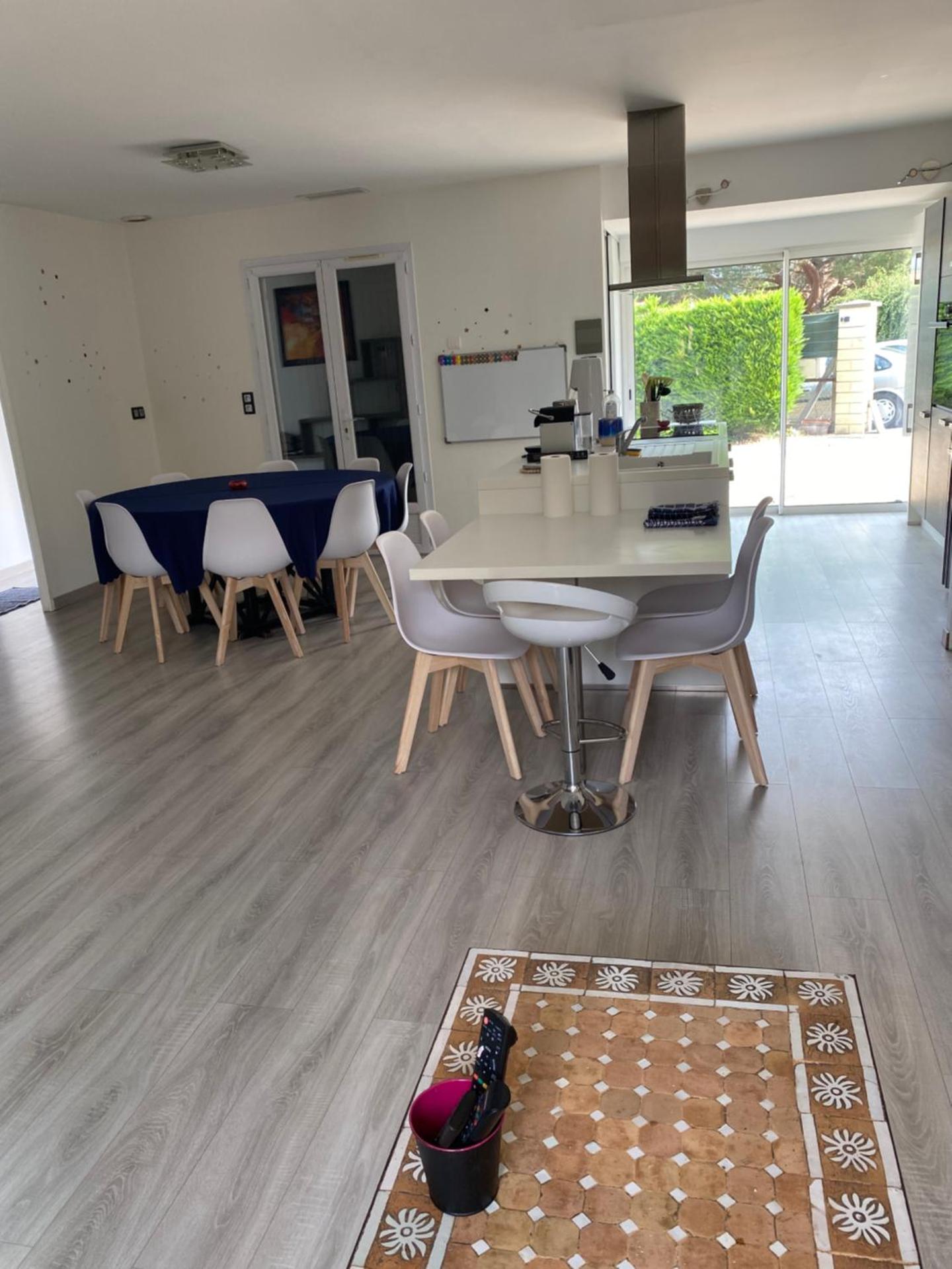 Plain pied climatisé piscine idéalement situé