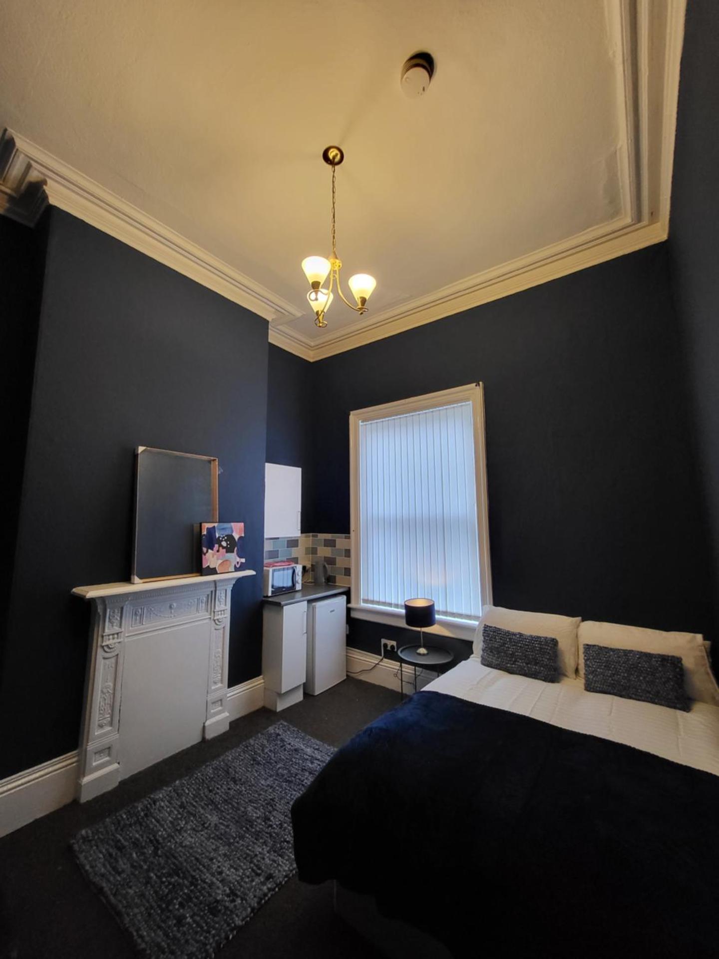 Large Digbeth Double Room Shared Bathroom