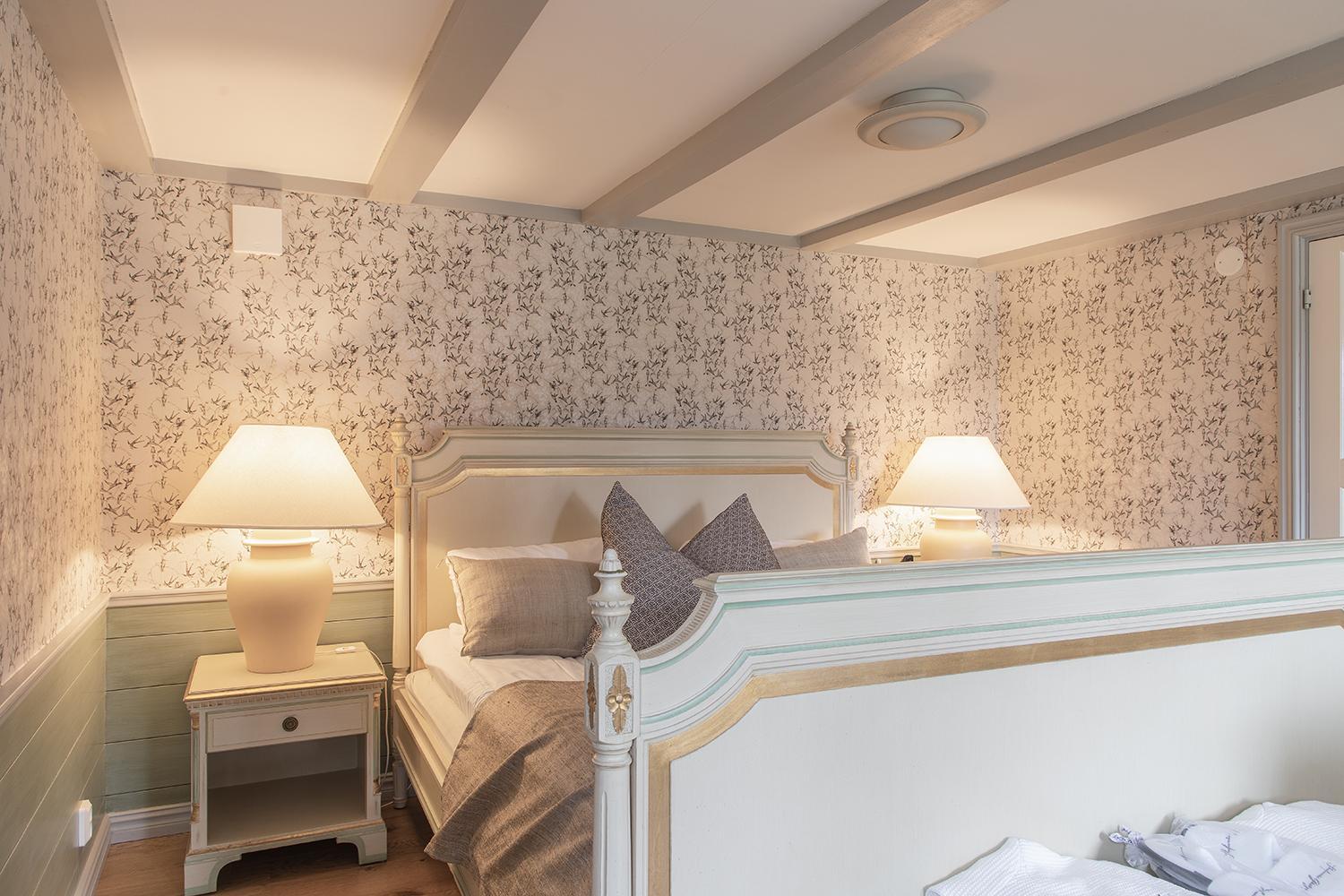 Deluxe Suite with Bath