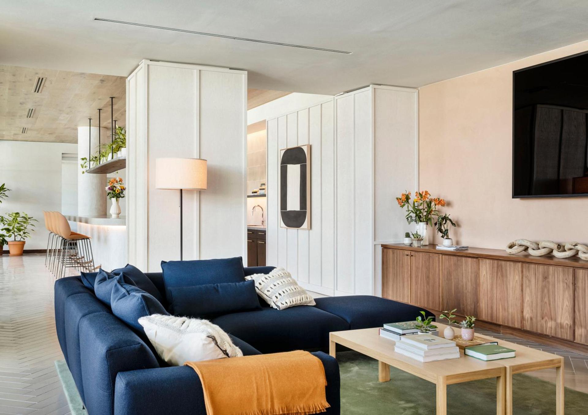 Communal lounge/ TV room